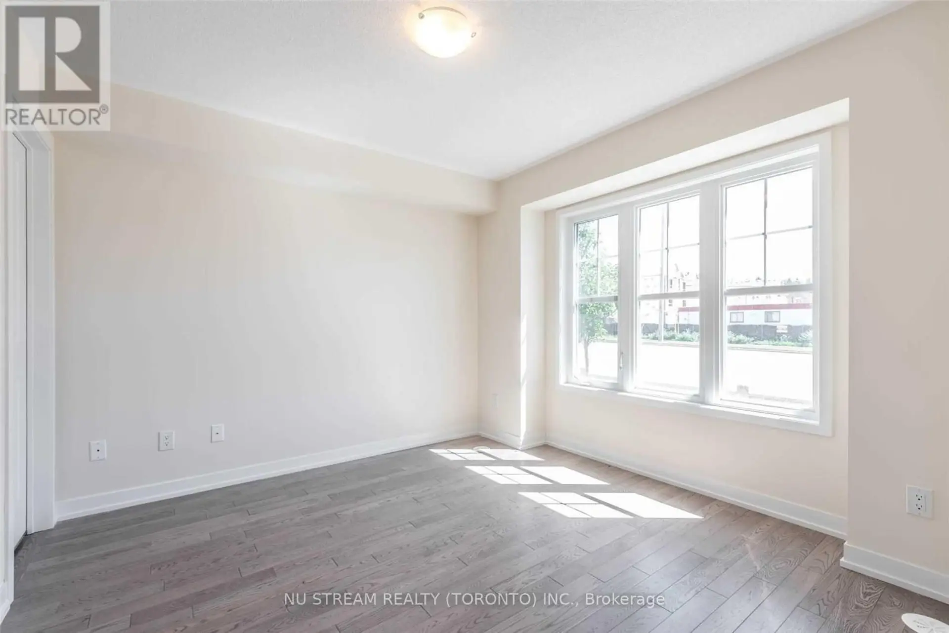 10578 BATHURST STREET - Image 3