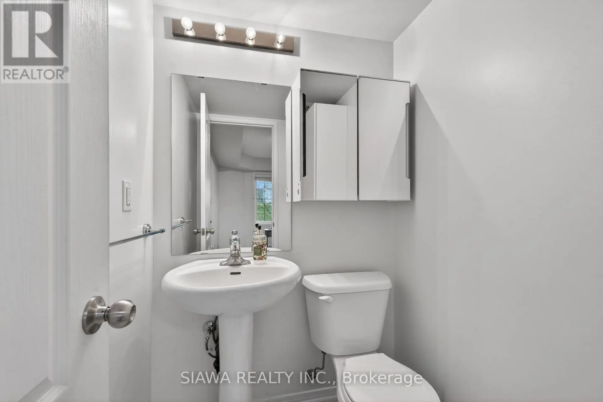 #22 2450 POST ROAD - Image 17