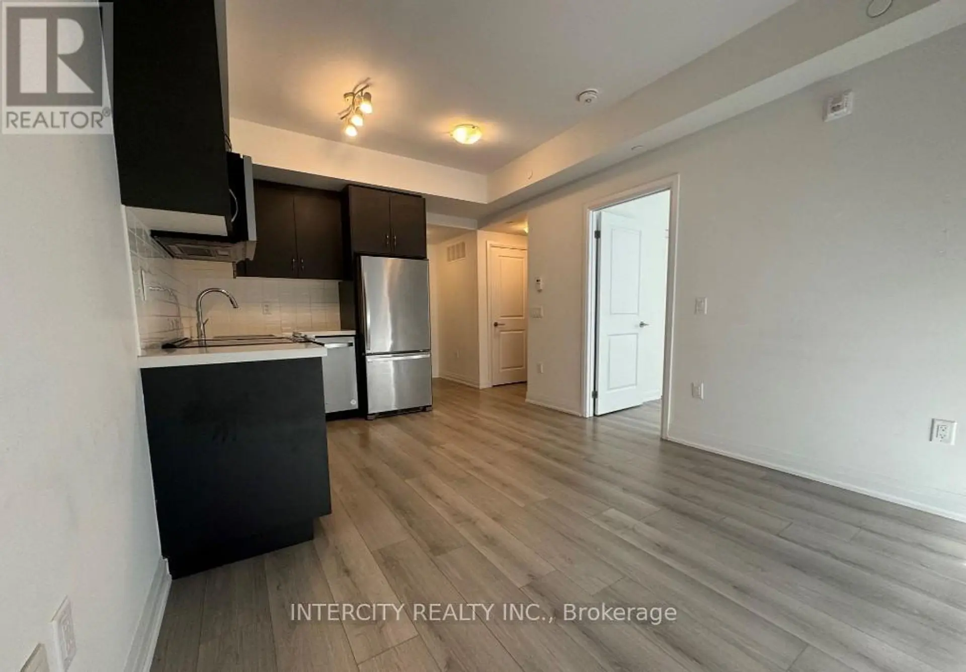 #138 85 ATTMAR DRIVE - Image 4