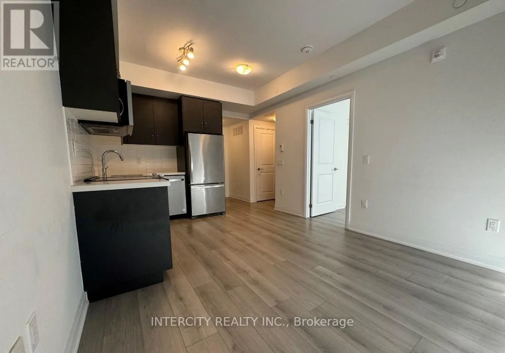 #138 85 ATTMAR DRIVE - Image 7