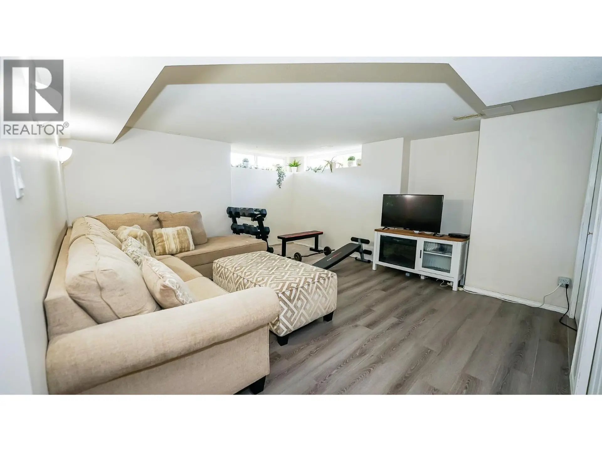 975 Mt Beaven Court - Image 10