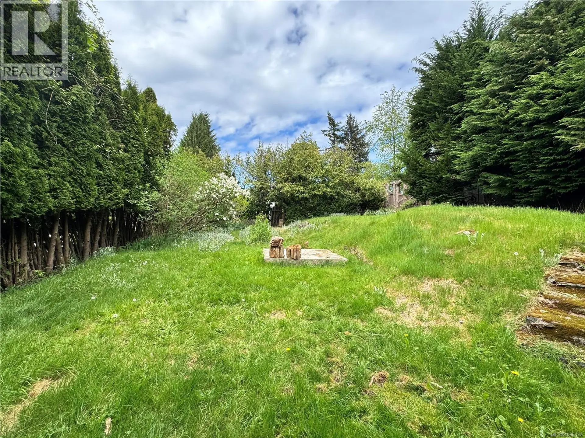780 Westmere Rd - Image 11