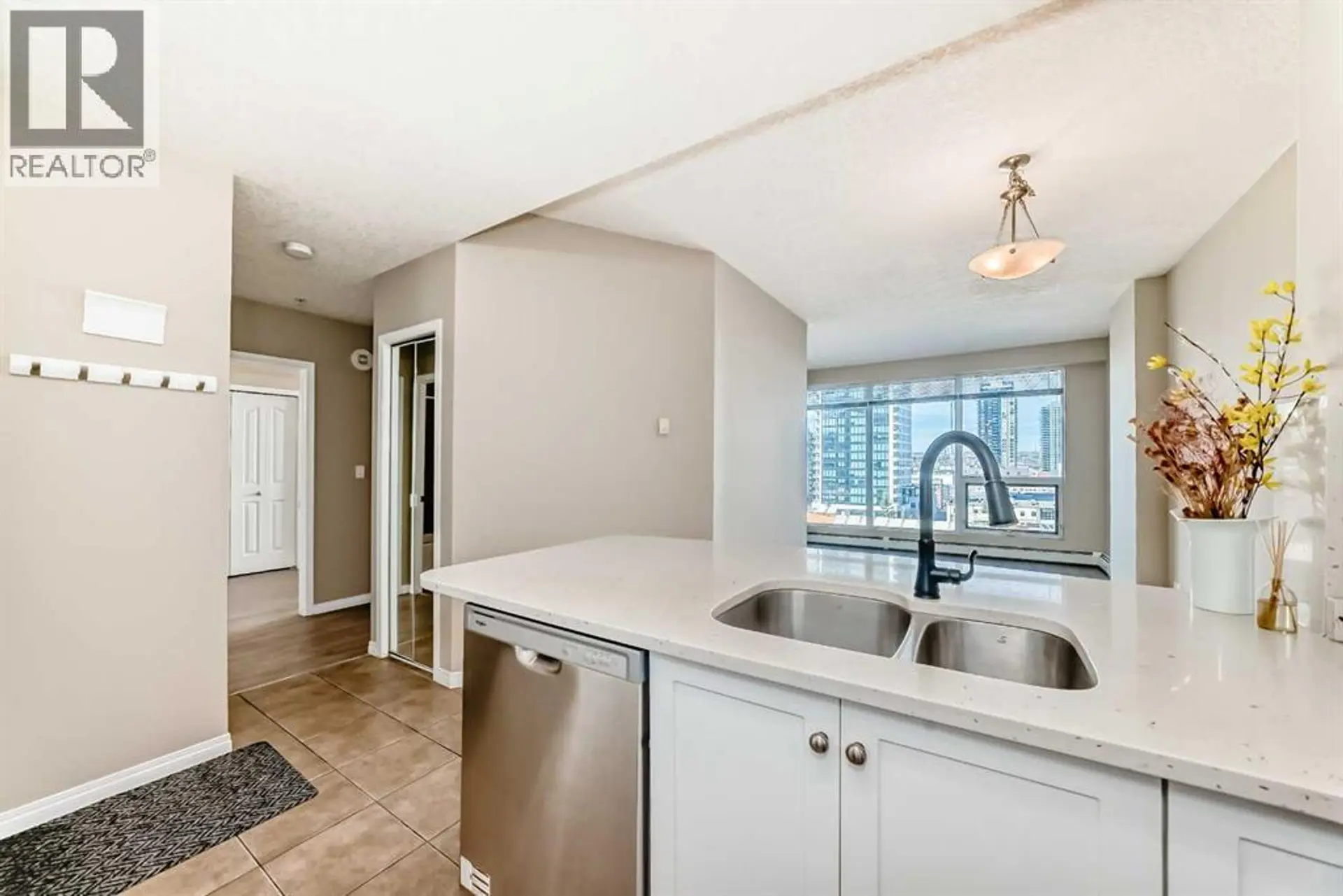 #707 1053 10 Street SW - Image 4