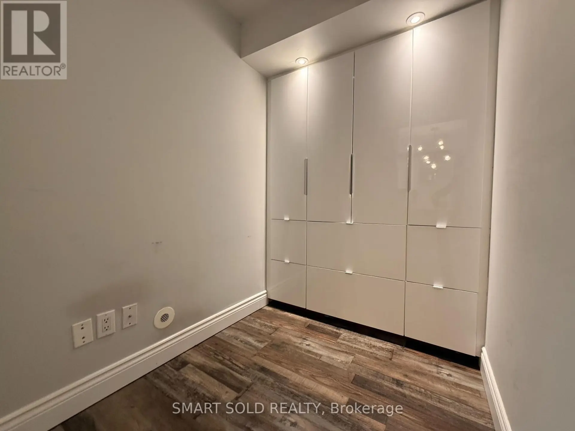 #725 10 LAIDLAW STREET - Image 10