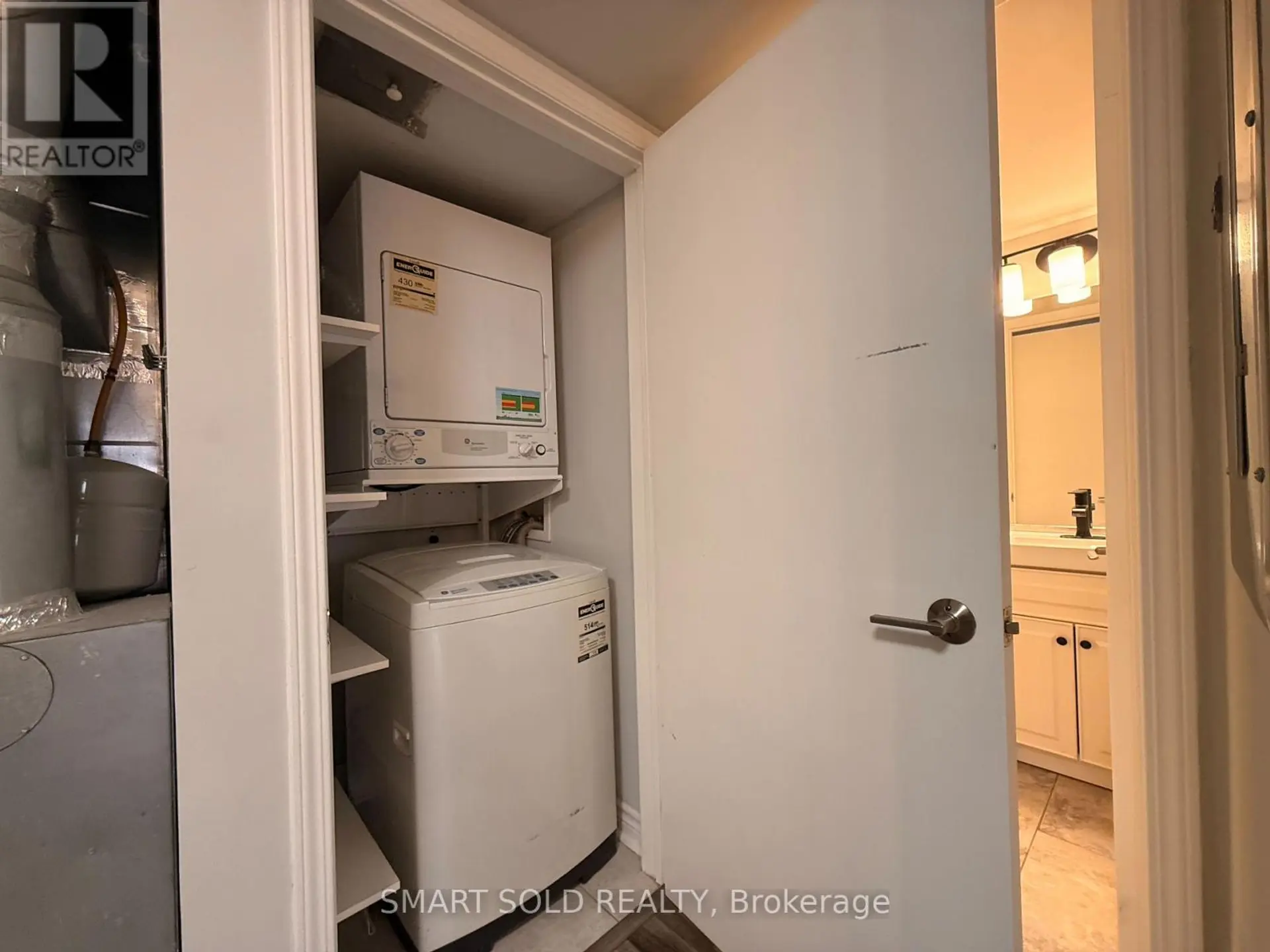 #725 10 LAIDLAW STREET - Image 13