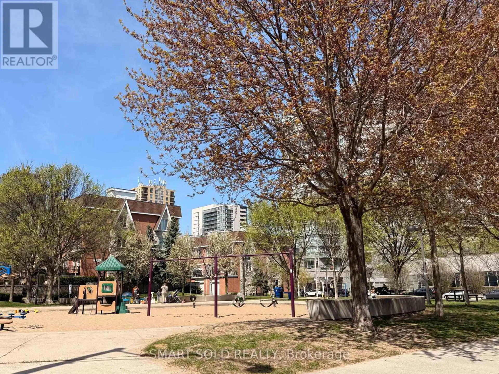 #725 10 LAIDLAW STREET - Image 15