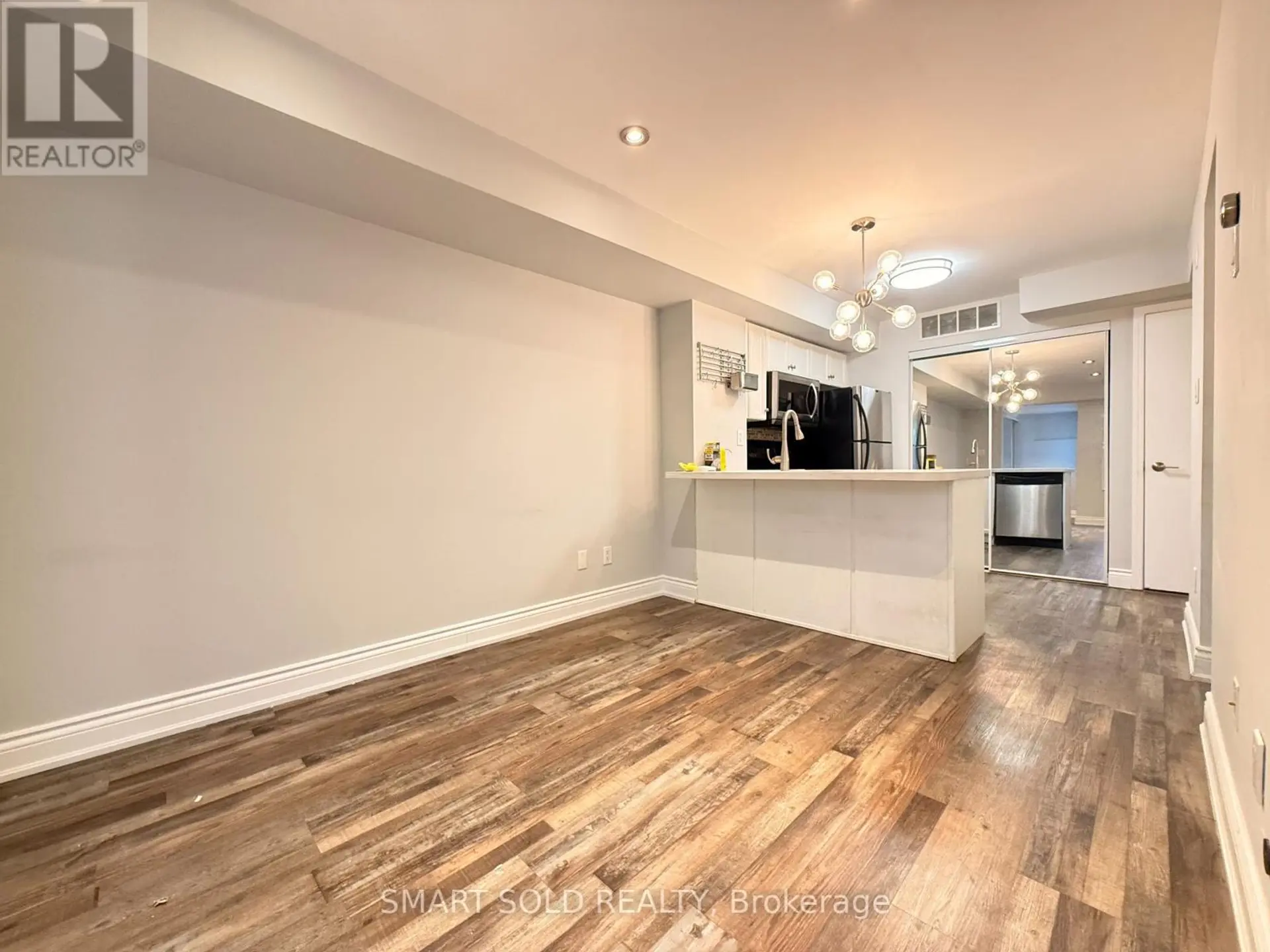 #725 10 LAIDLAW STREET - Image 2