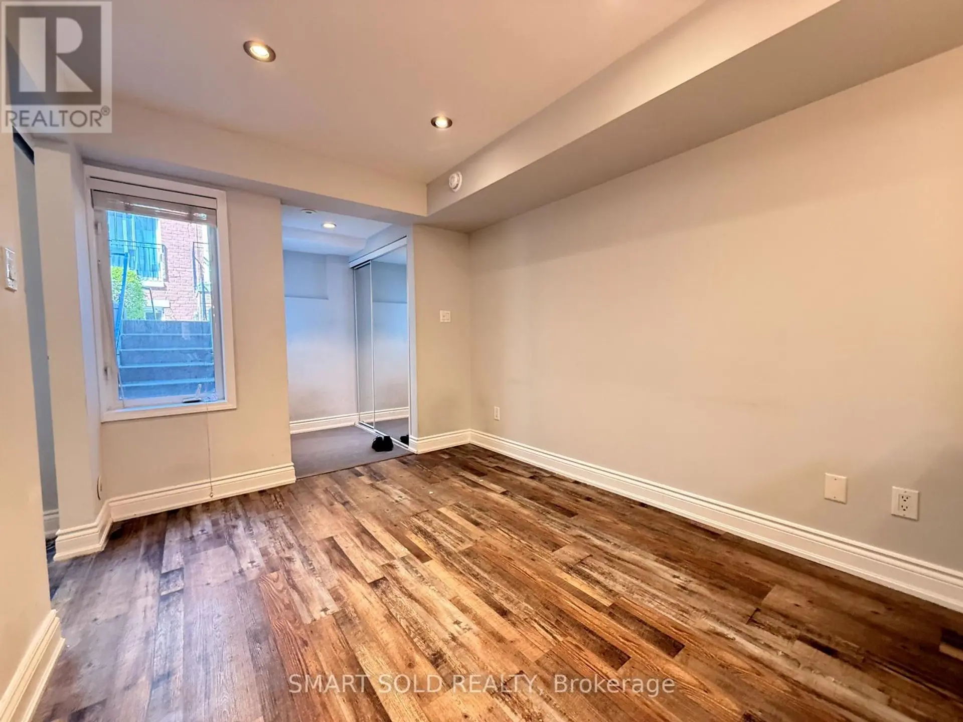 #725 10 LAIDLAW STREET - Image 6