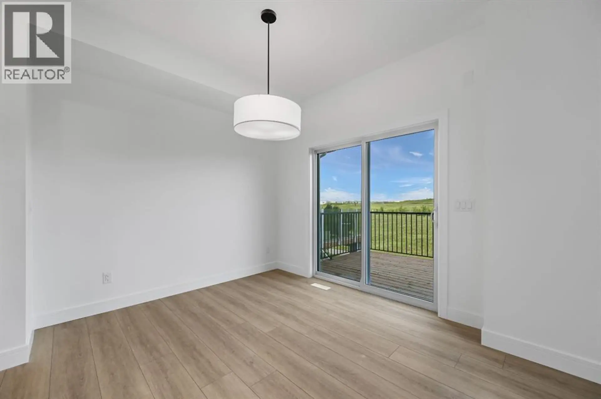 135 Walgrove Bay SE - Image 4