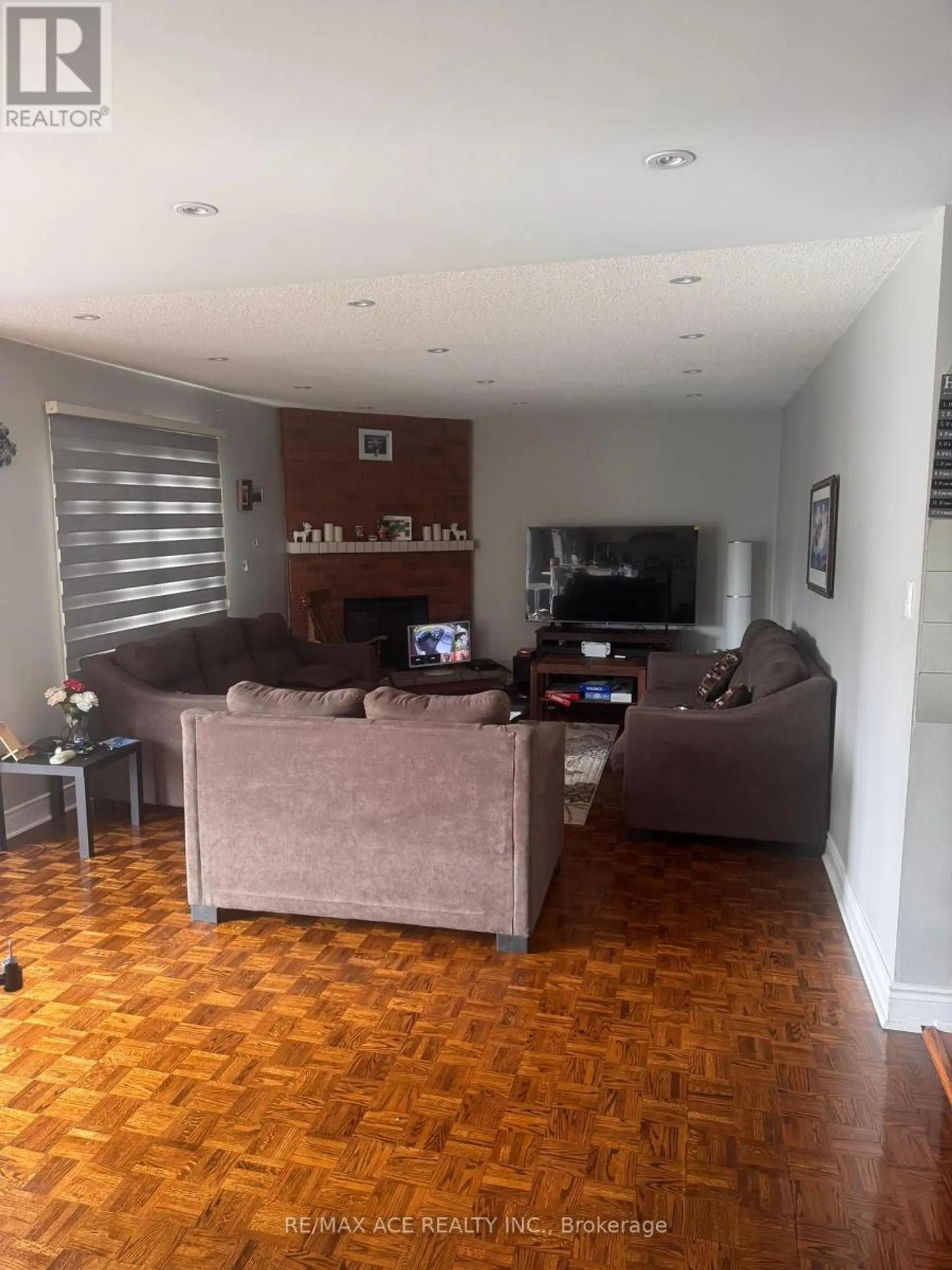 26 BROWNRIDGE COURT N - Image 4