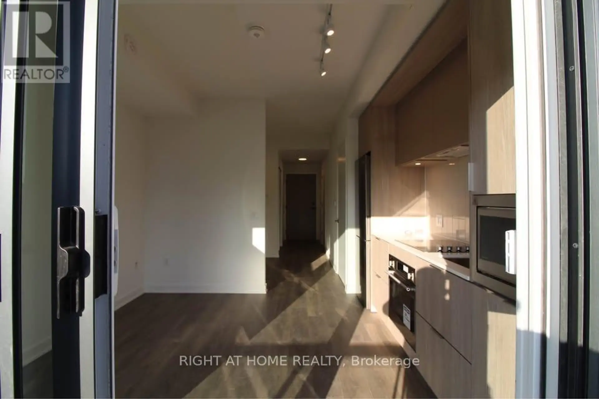 #1606 130 RIVER STREET - Image 6