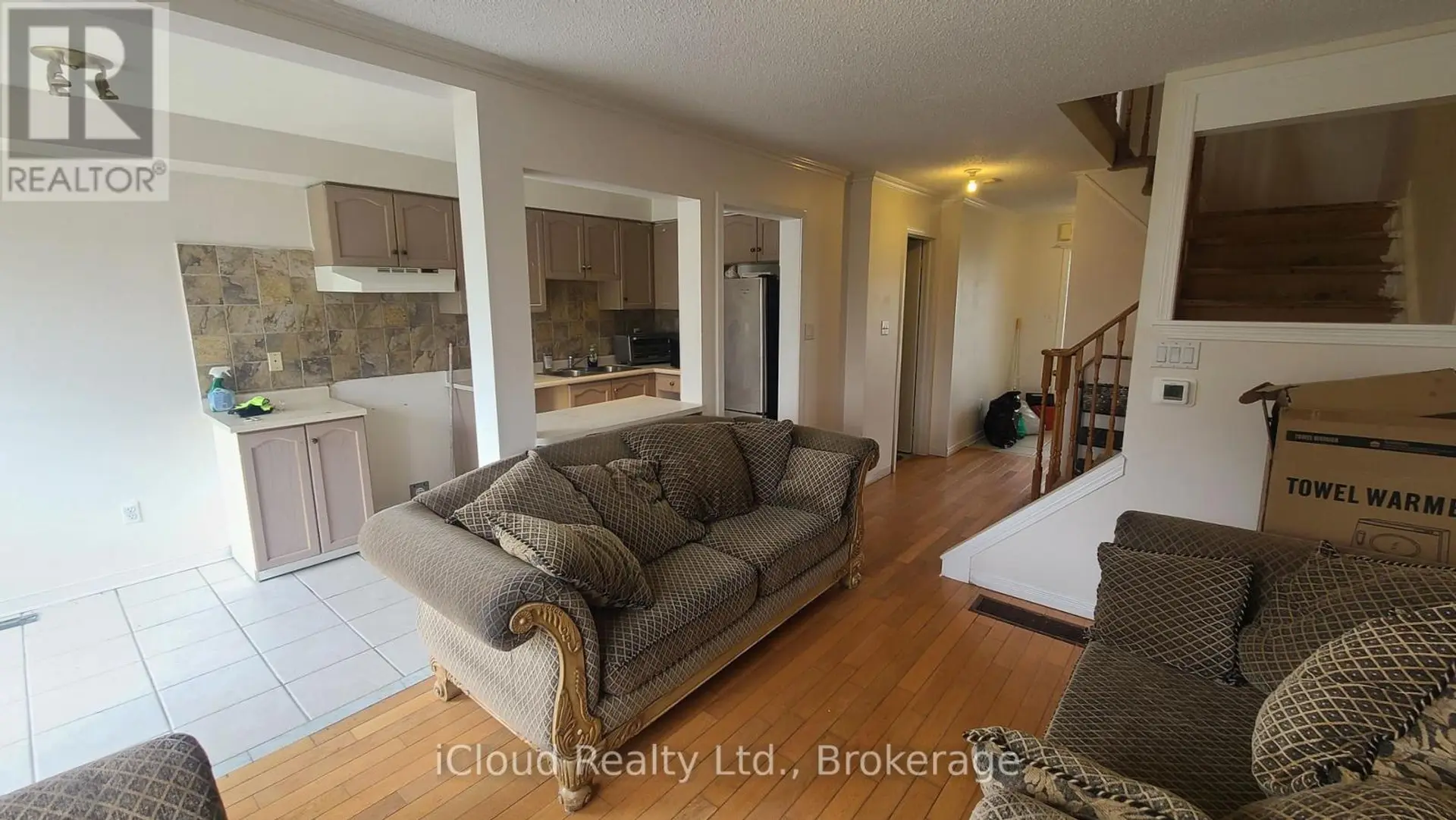 126 TWIN PINES CRESCENT - Image 3