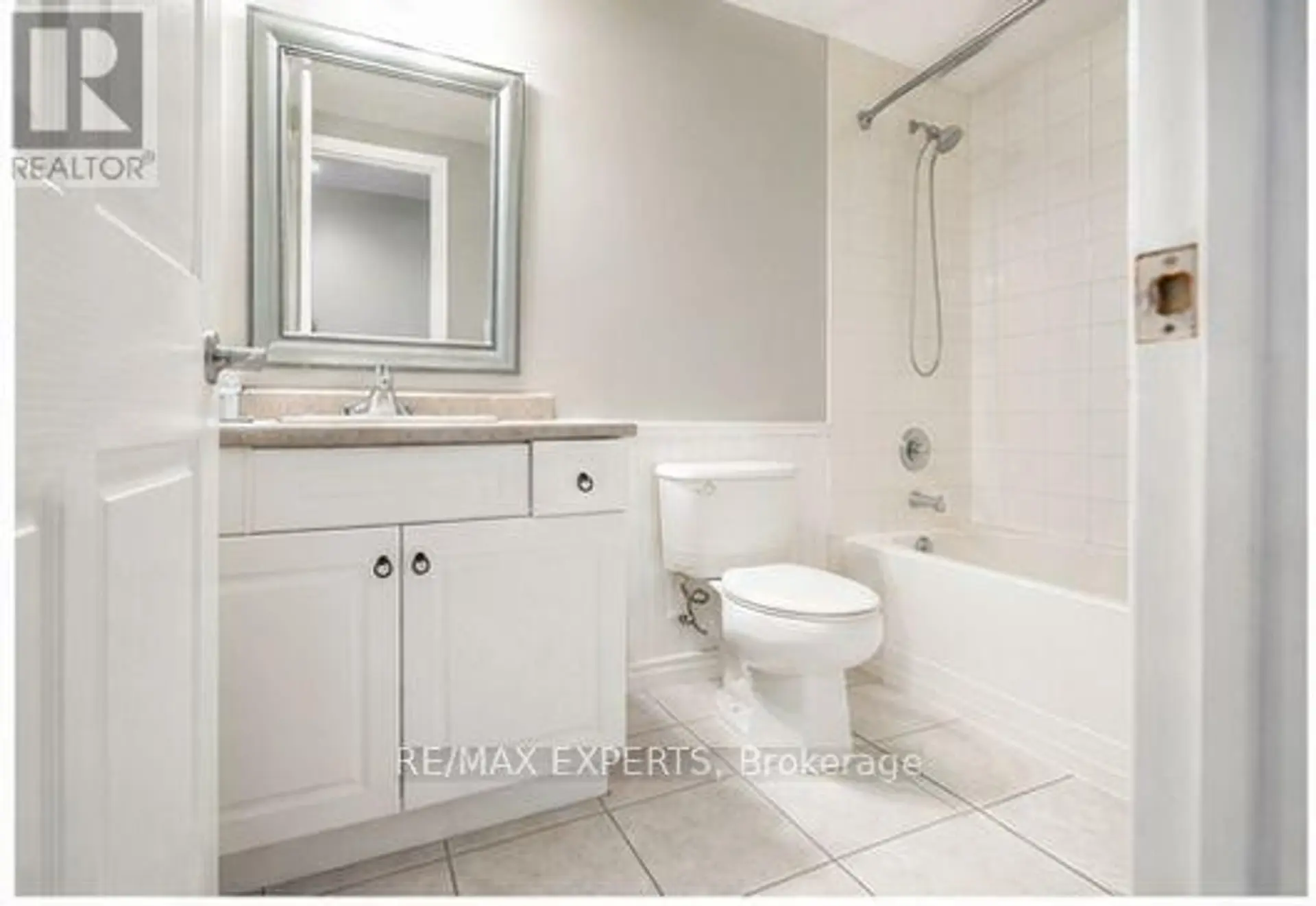 #319 8 HARRIS STREET - Image 10