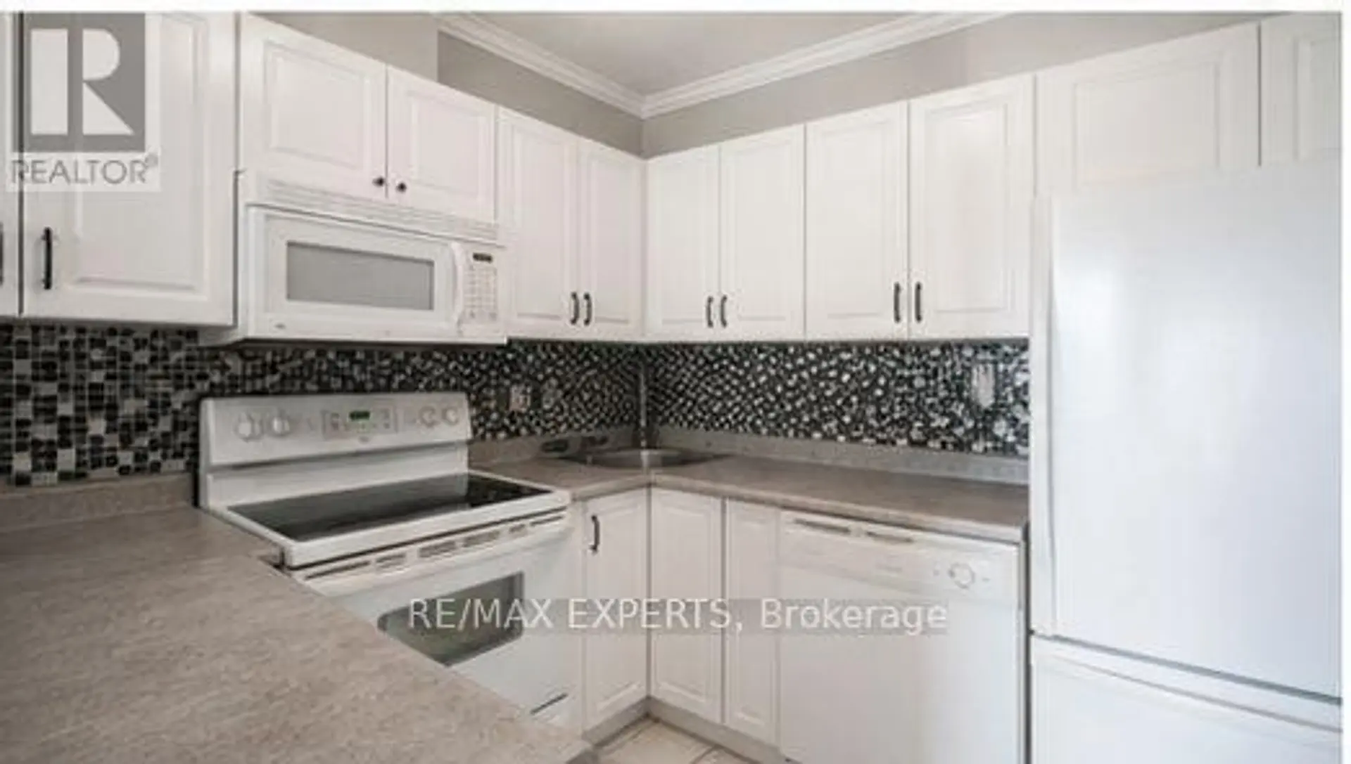 #319 8 HARRIS STREET - Image 9