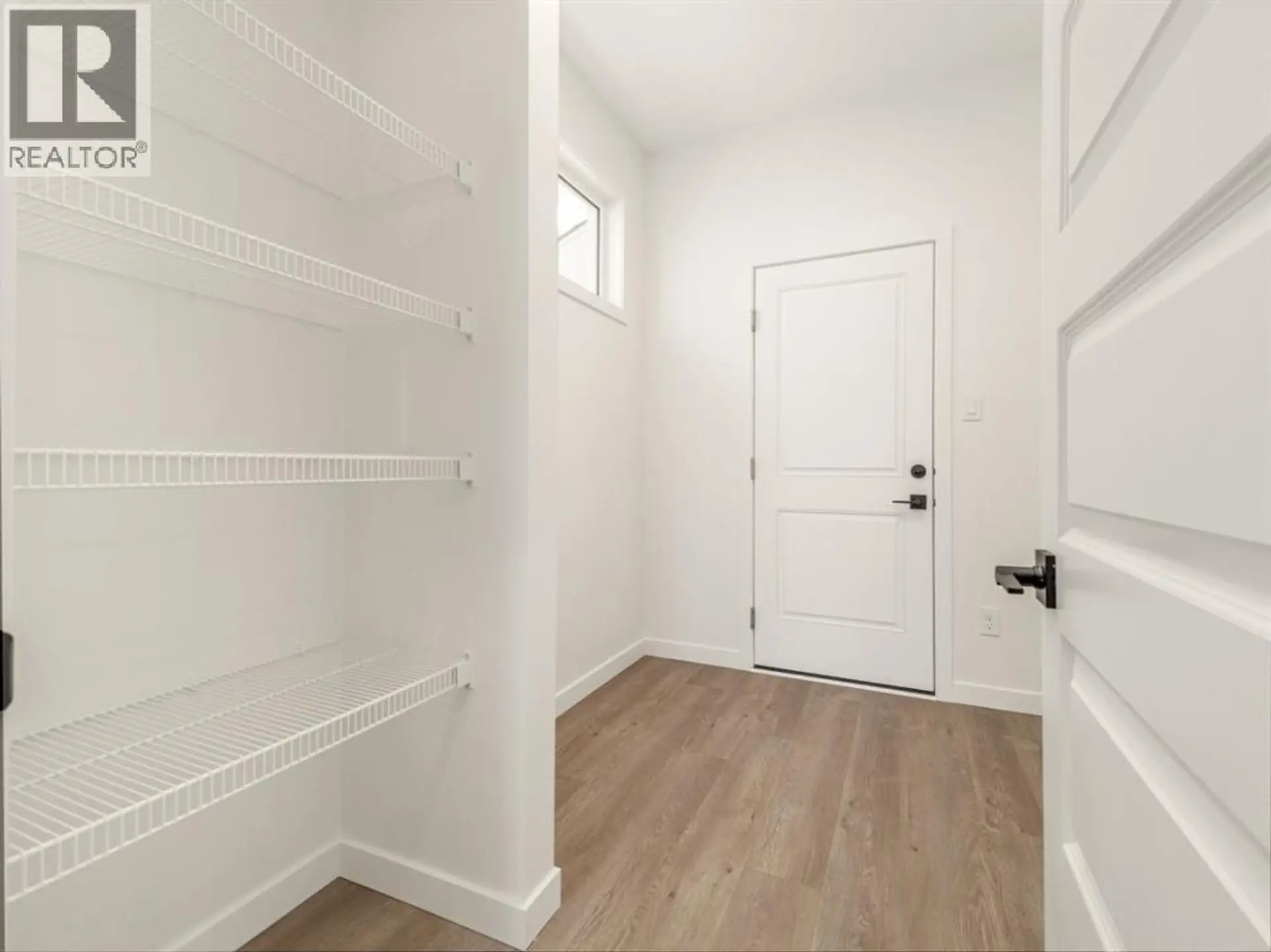 742 Violet Place W - Image 7