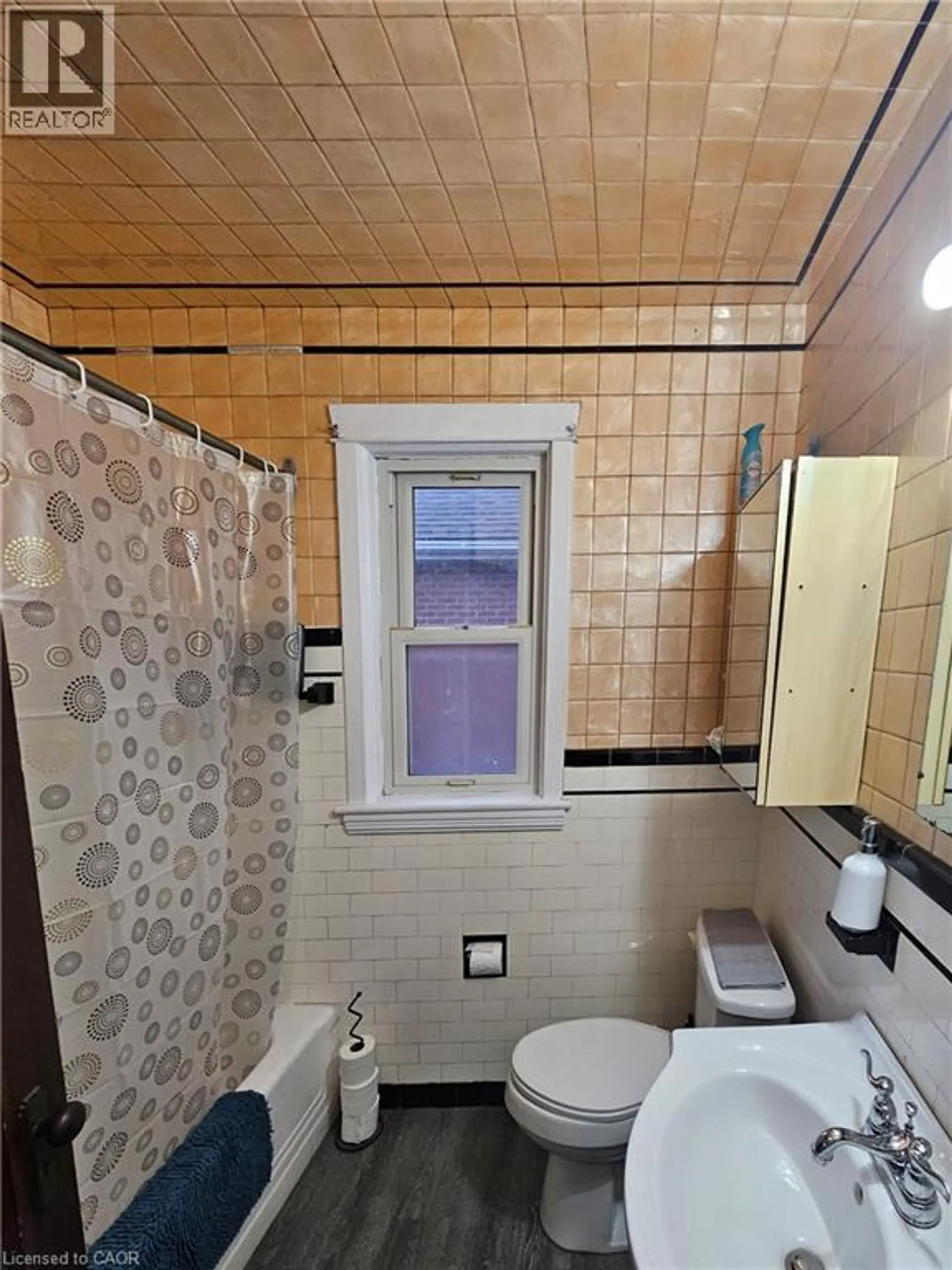 75 BARONS Avenue S - Image 9