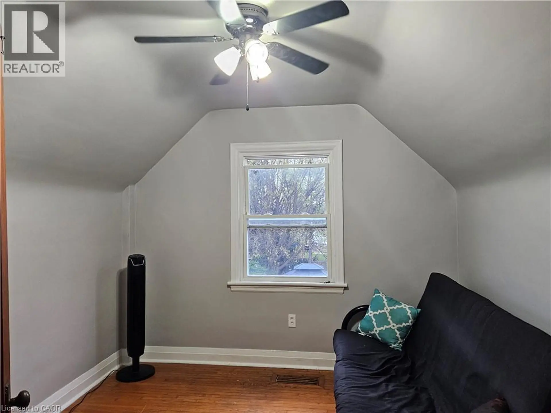 75 BARONS Avenue S - Image 11