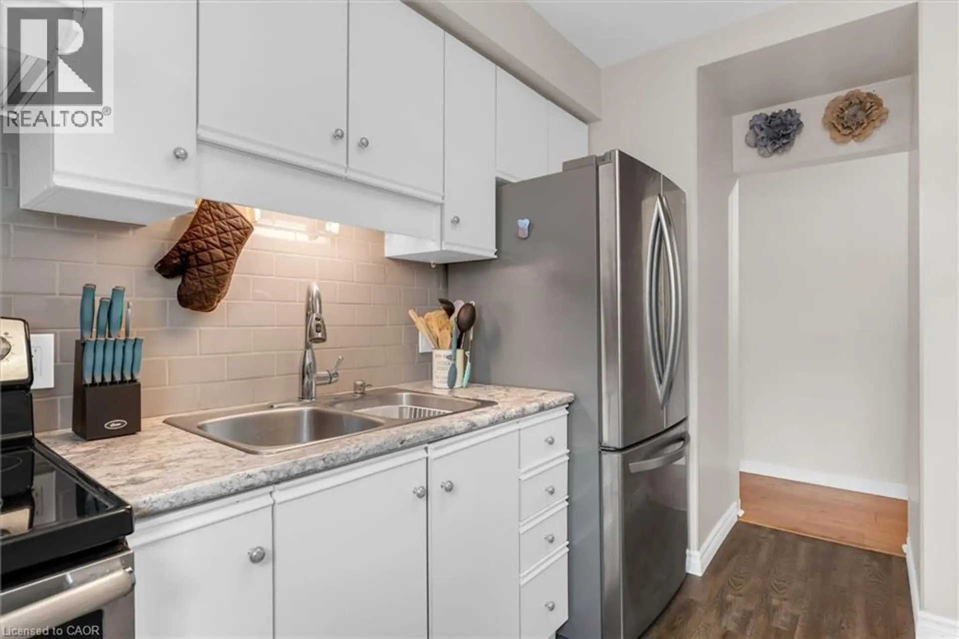 #14 4 ROBINSON Street - Image 8