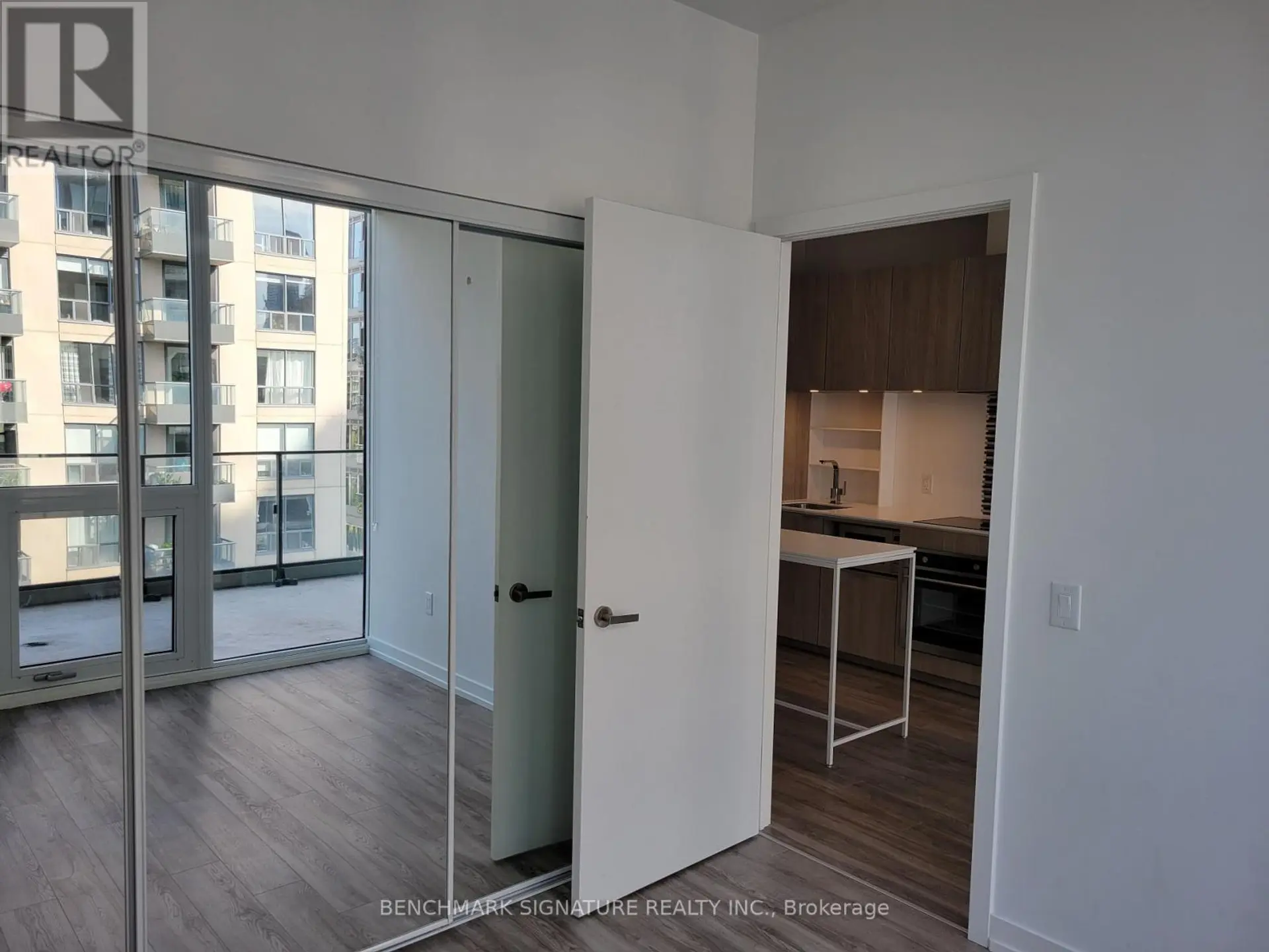 #911 77 SHUTER STREET - Image 8