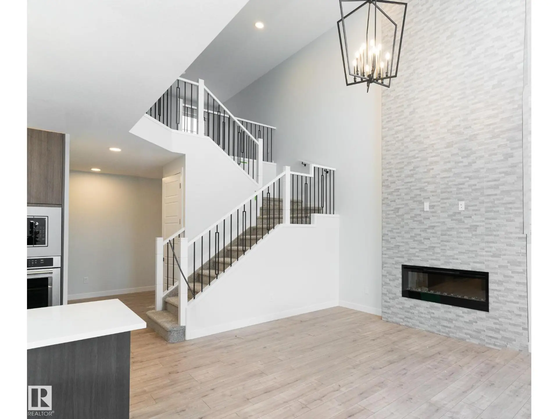 285 GLENRIDDING RAVINE RD SW - Image 3
