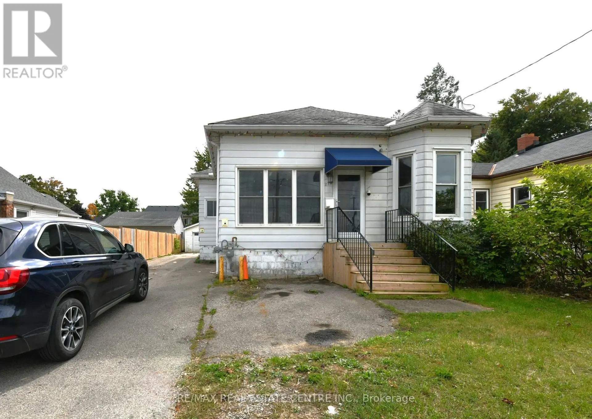 274 WELLINGTON STREET - Image 1