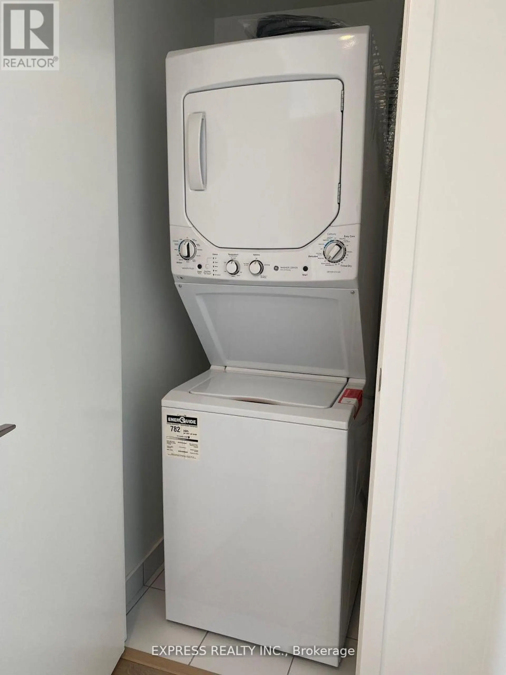 #2206 18 MAITLAND TERRACE - Image 10