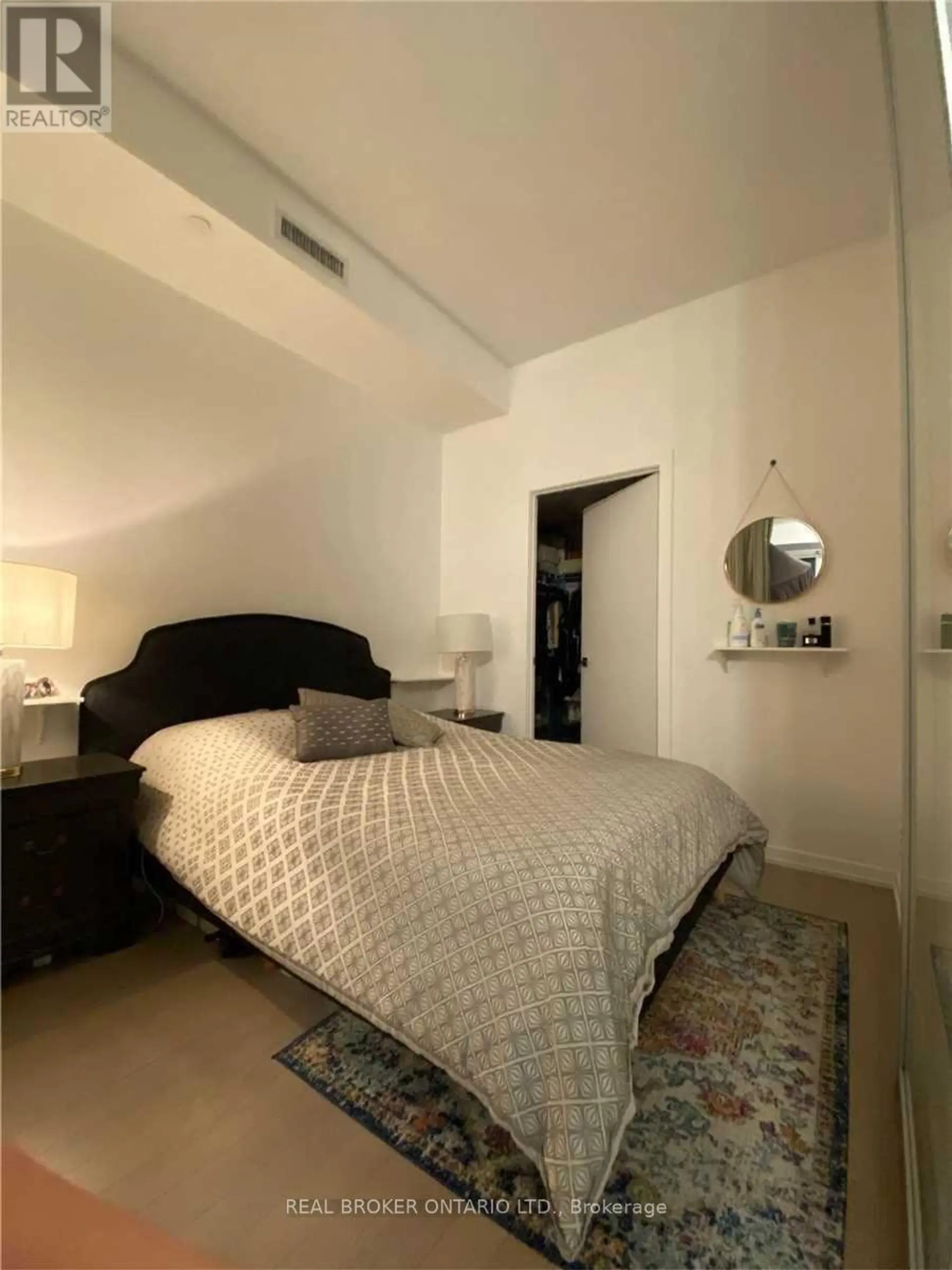 #515 101 PETER STREET W - Image 6