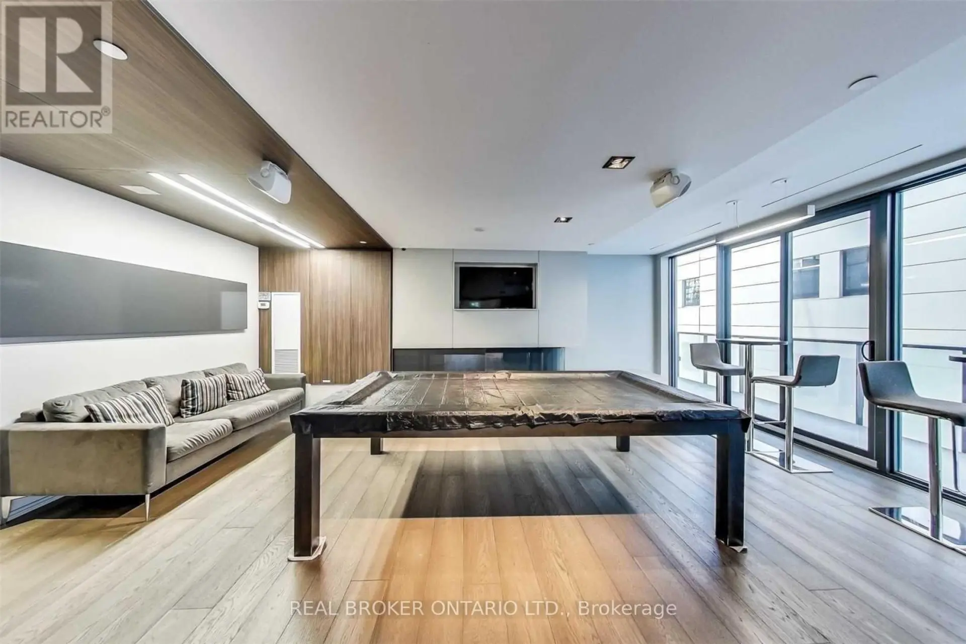 #515 101 PETER STREET W - Image 9
