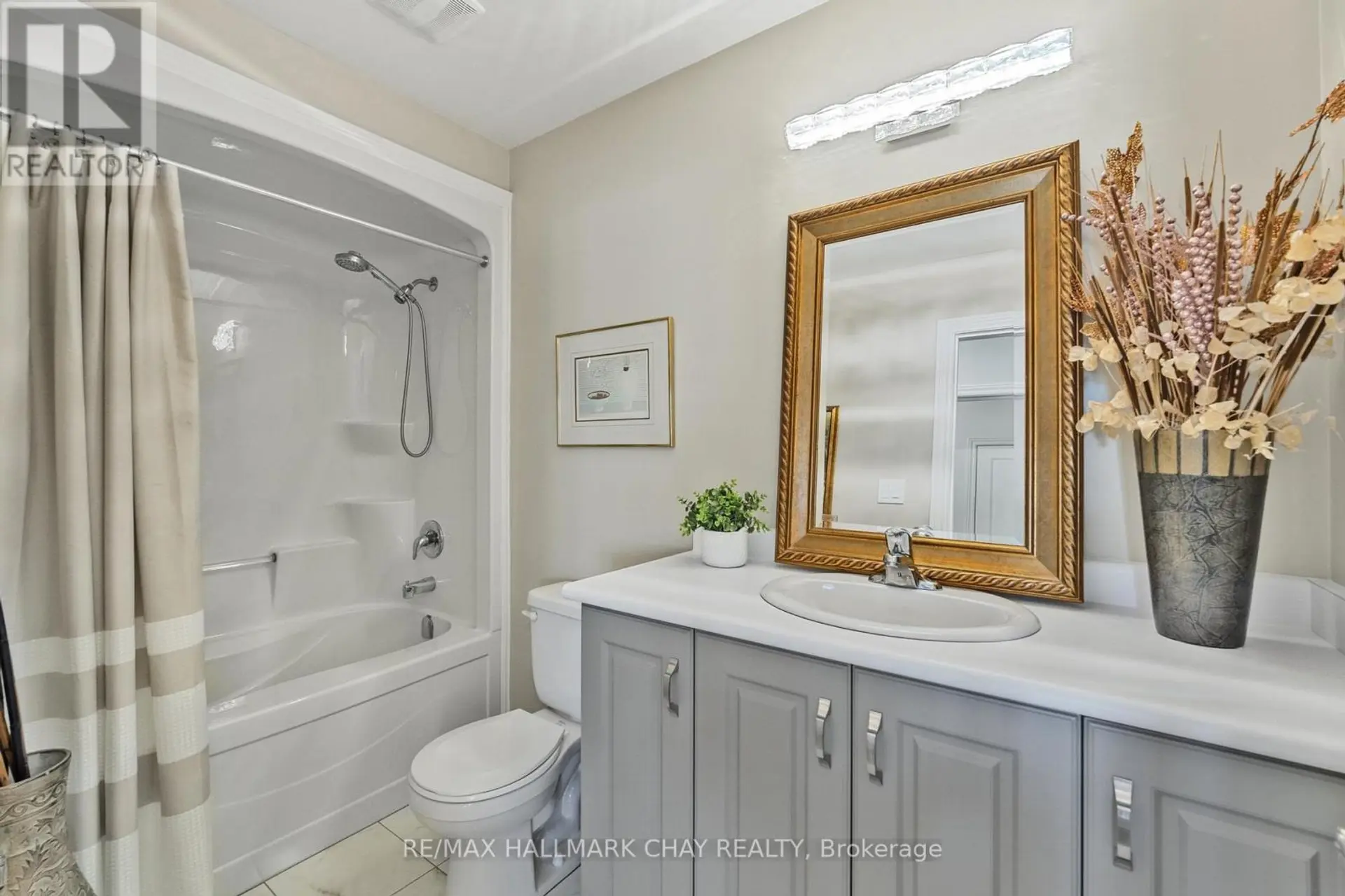 17 SOPHIE LANE S - Image 15