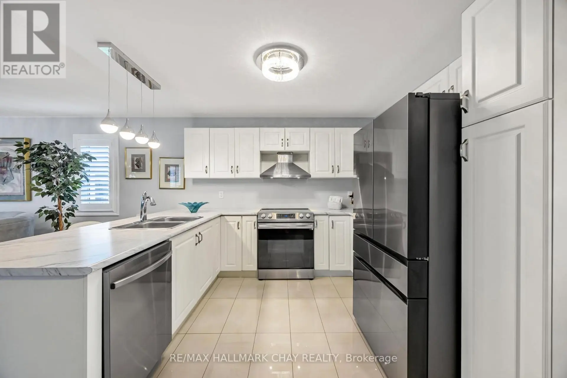 17 SOPHIE LANE S - Image 6