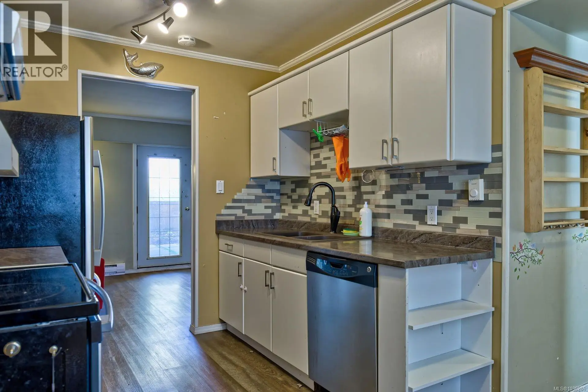 #8 721 Malone Rd - Image 4