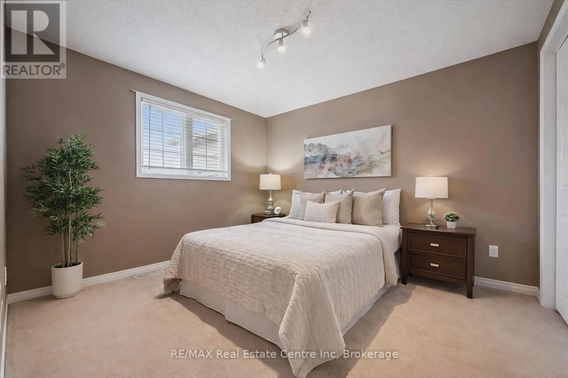 #38 210 DAWN AVENUE - Image 9