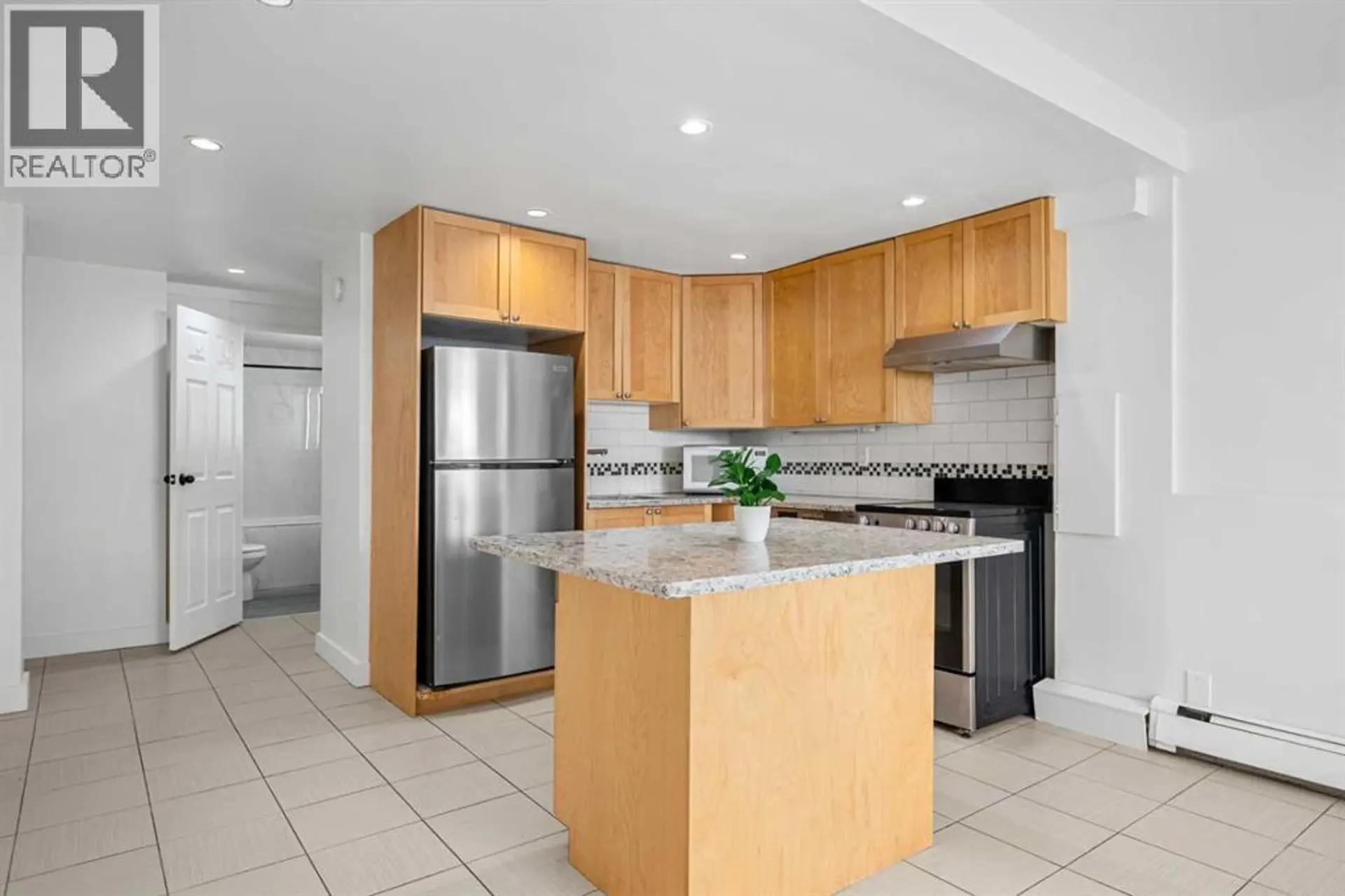 #104 2111 14 Street SW - Image 1