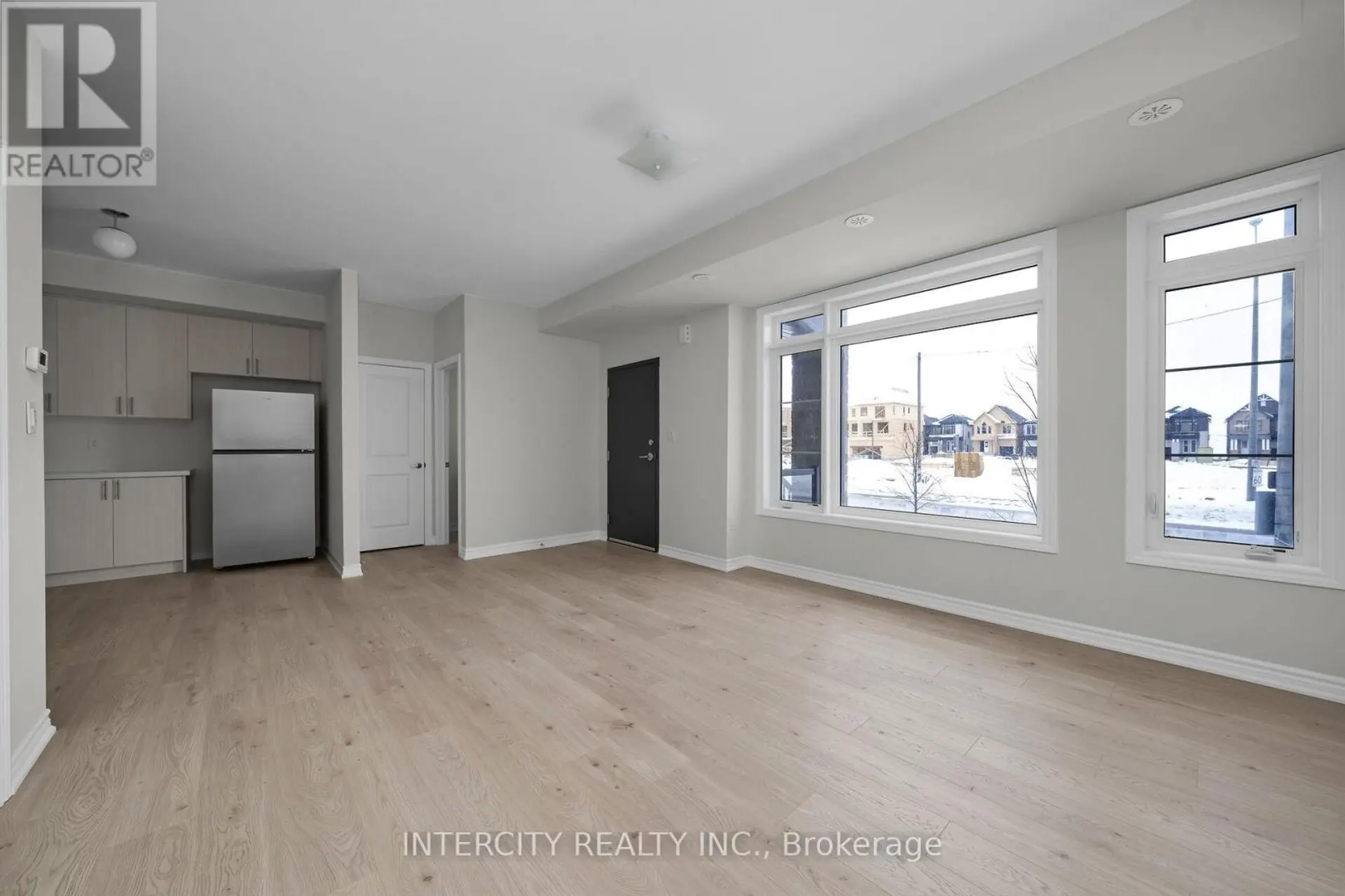 #13Z 565 TIM MANLEY AVENUE - Image 4