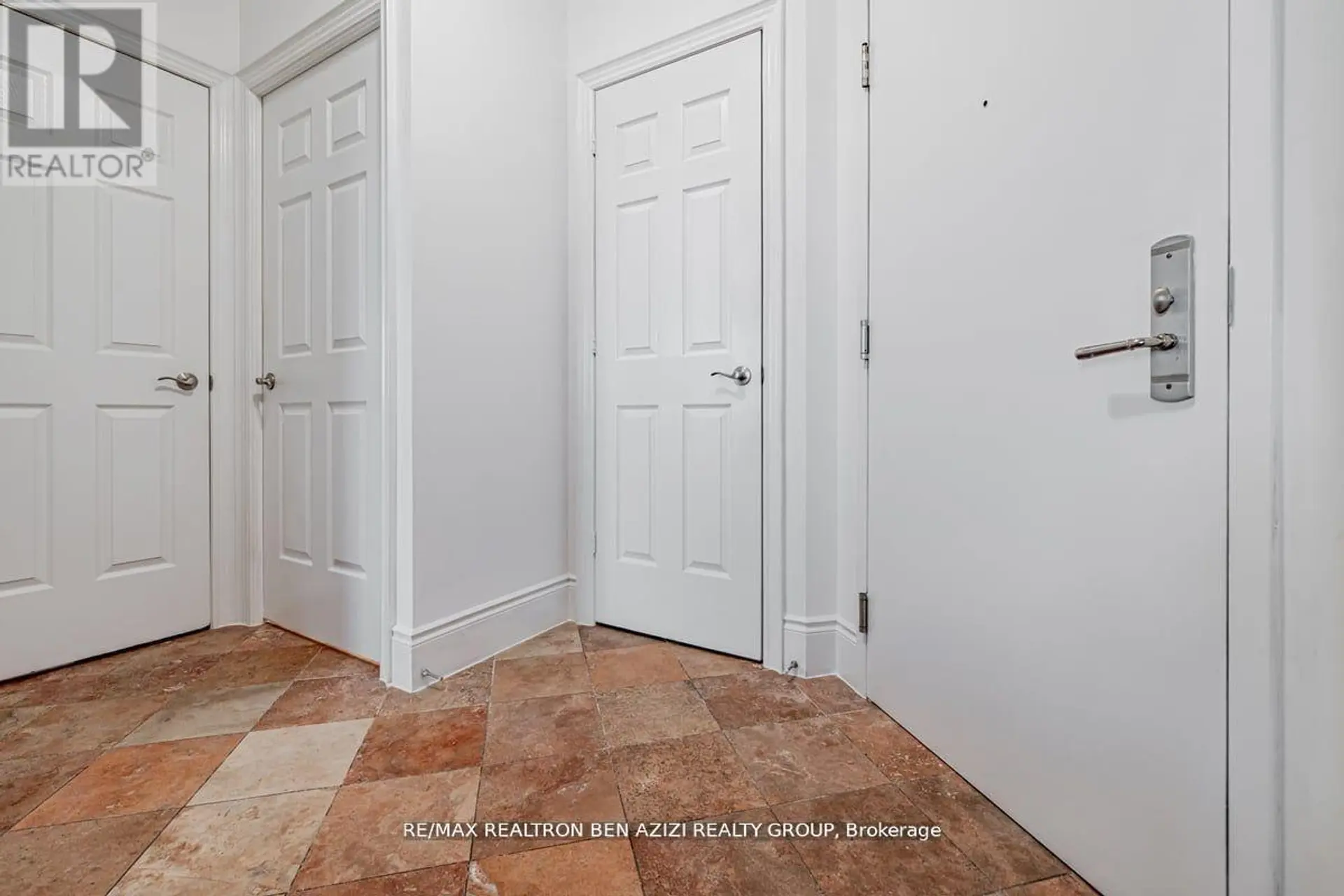 #2324 80 HARRISON GARDEN BOULEVARD - Image 2