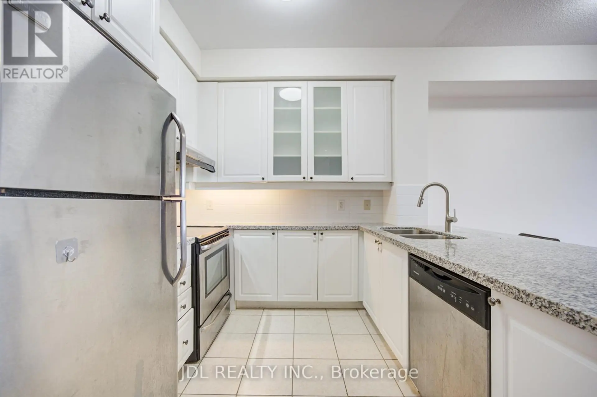 #214 111 UPPER DUKE CRESCENT - Image 10
