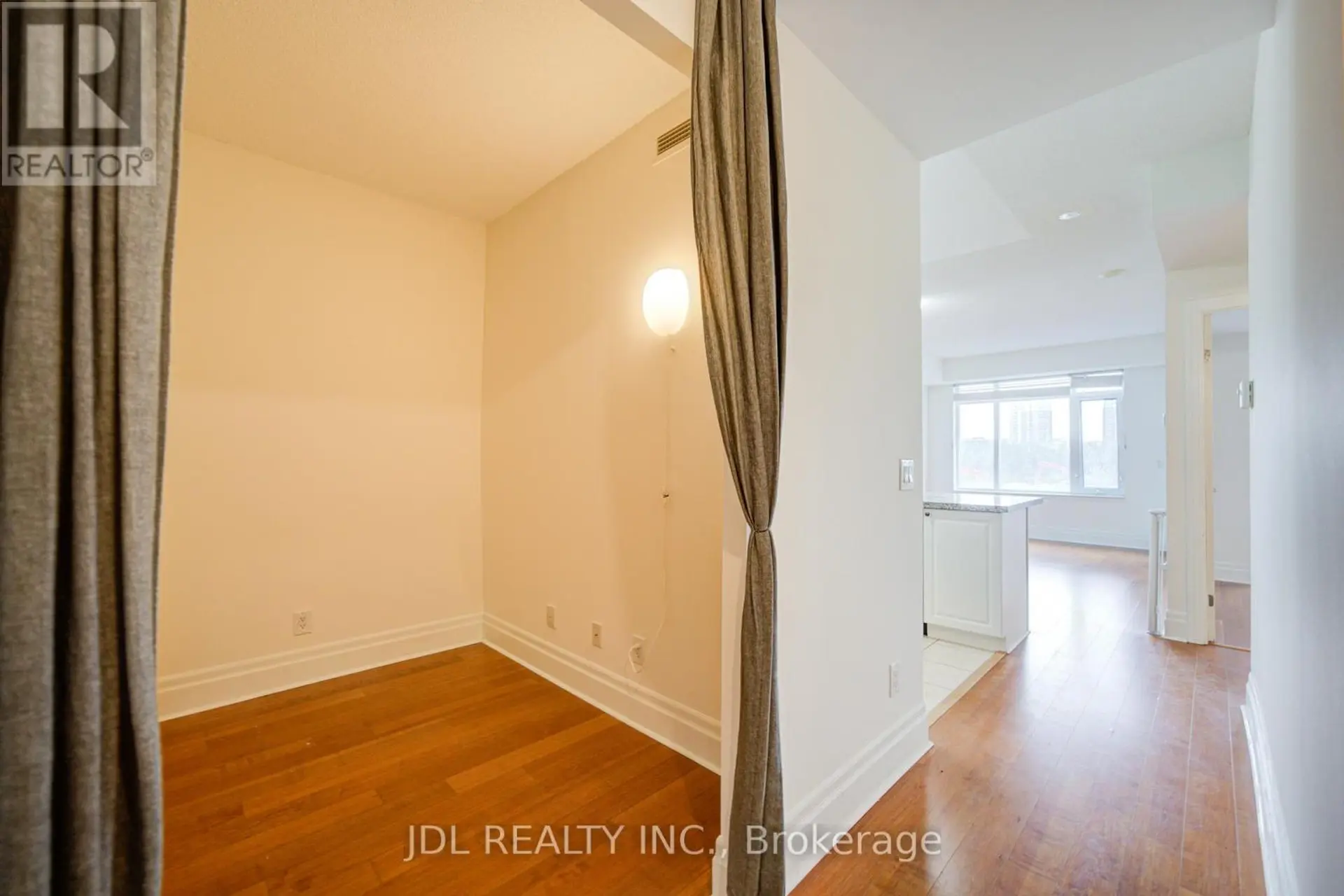 #214 111 UPPER DUKE CRESCENT - Image 4