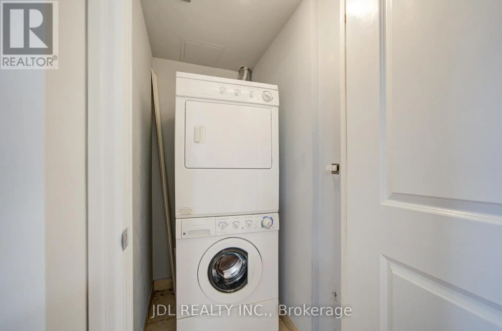 #214 111 UPPER DUKE CRESCENT - Image 7