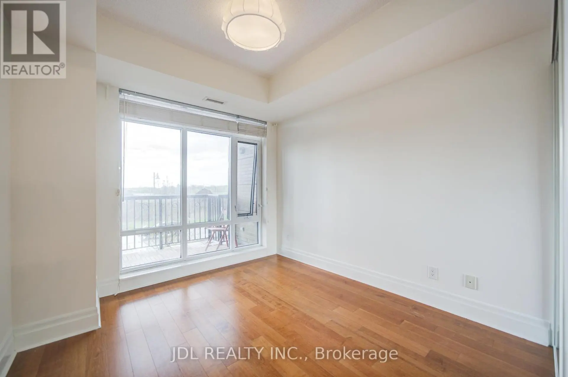 #214 111 UPPER DUKE CRESCENT - Image 9