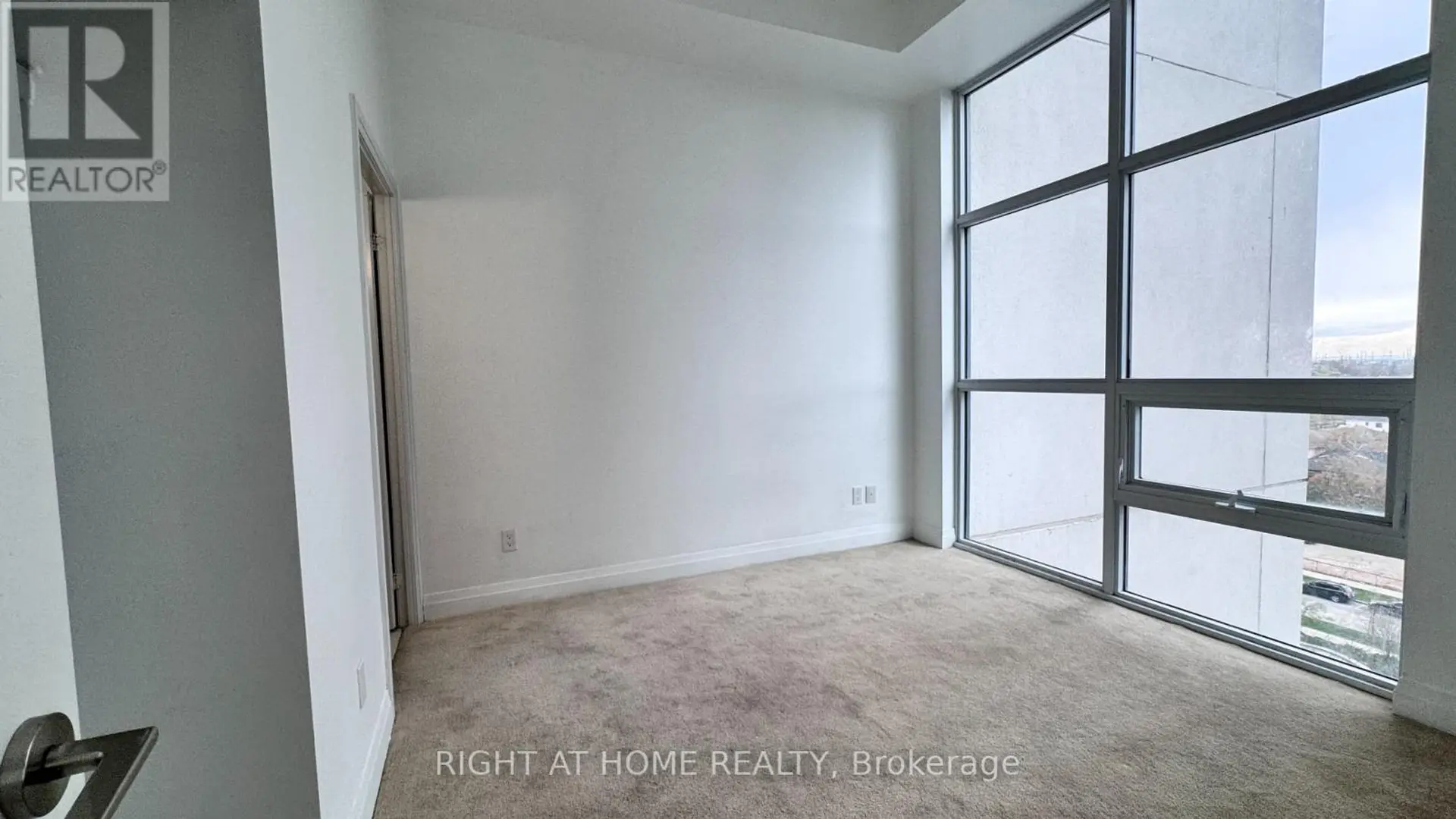 #824 20 MEADOWGLEN PLACE - Image 10
