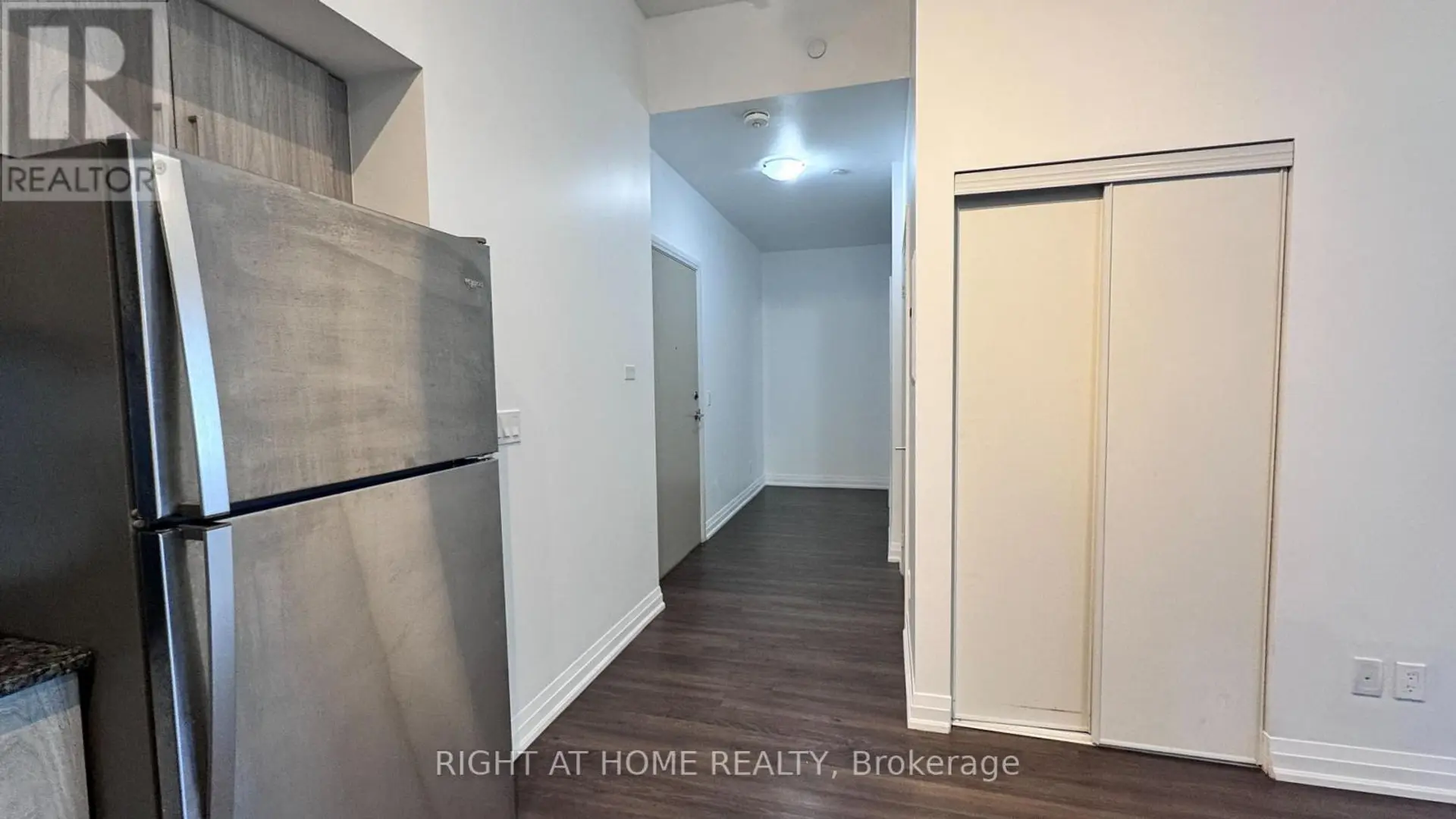 #824 20 MEADOWGLEN PLACE - Image 7