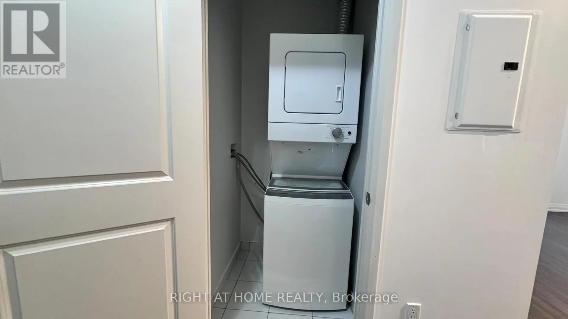 #824 20 MEADOWGLEN PLACE - Image 8