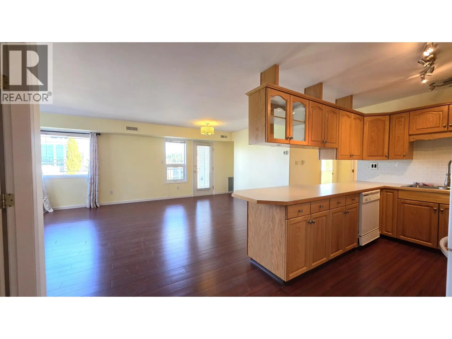 #301 1693 6TH AVENUE - Image 3