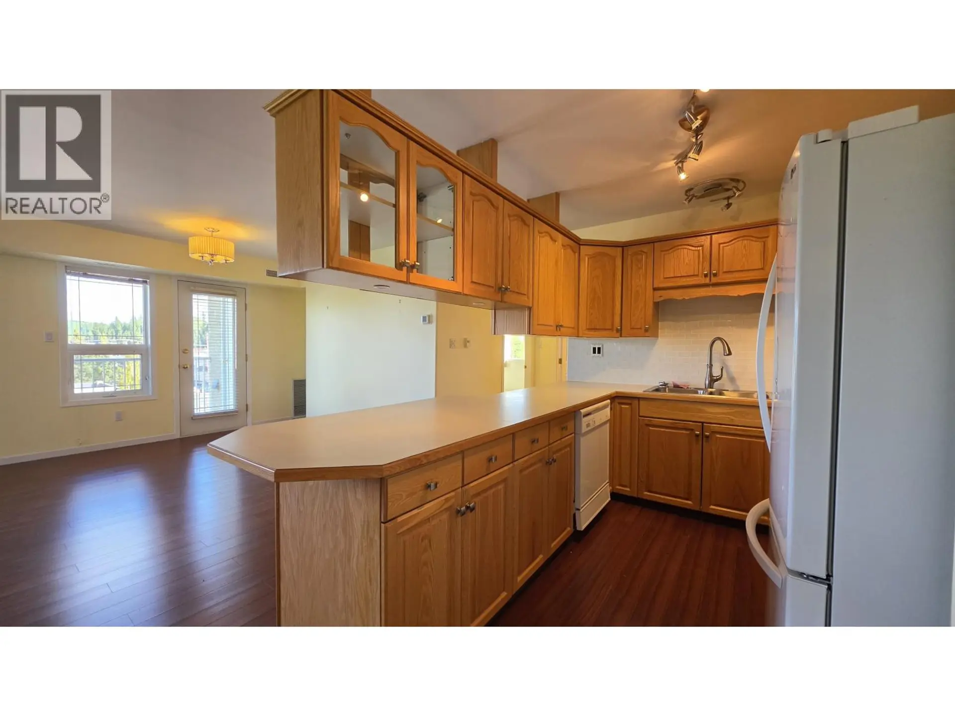 #301 1693 6TH AVENUE - Image 4
