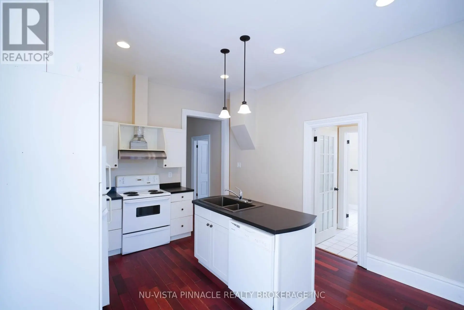 571 DUFFERIN AVENUE - Image 7