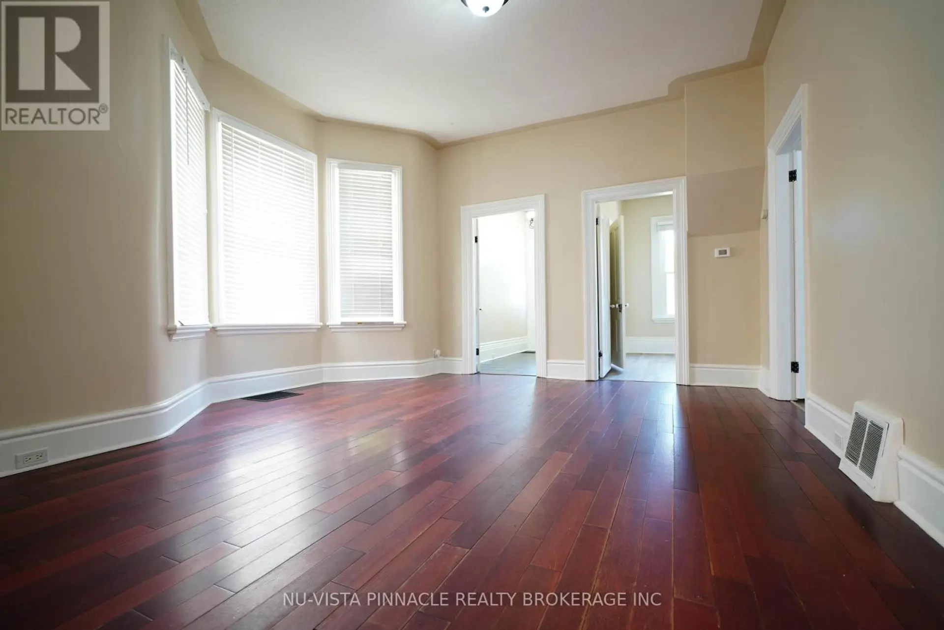 571 DUFFERIN AVENUE - Image 5
