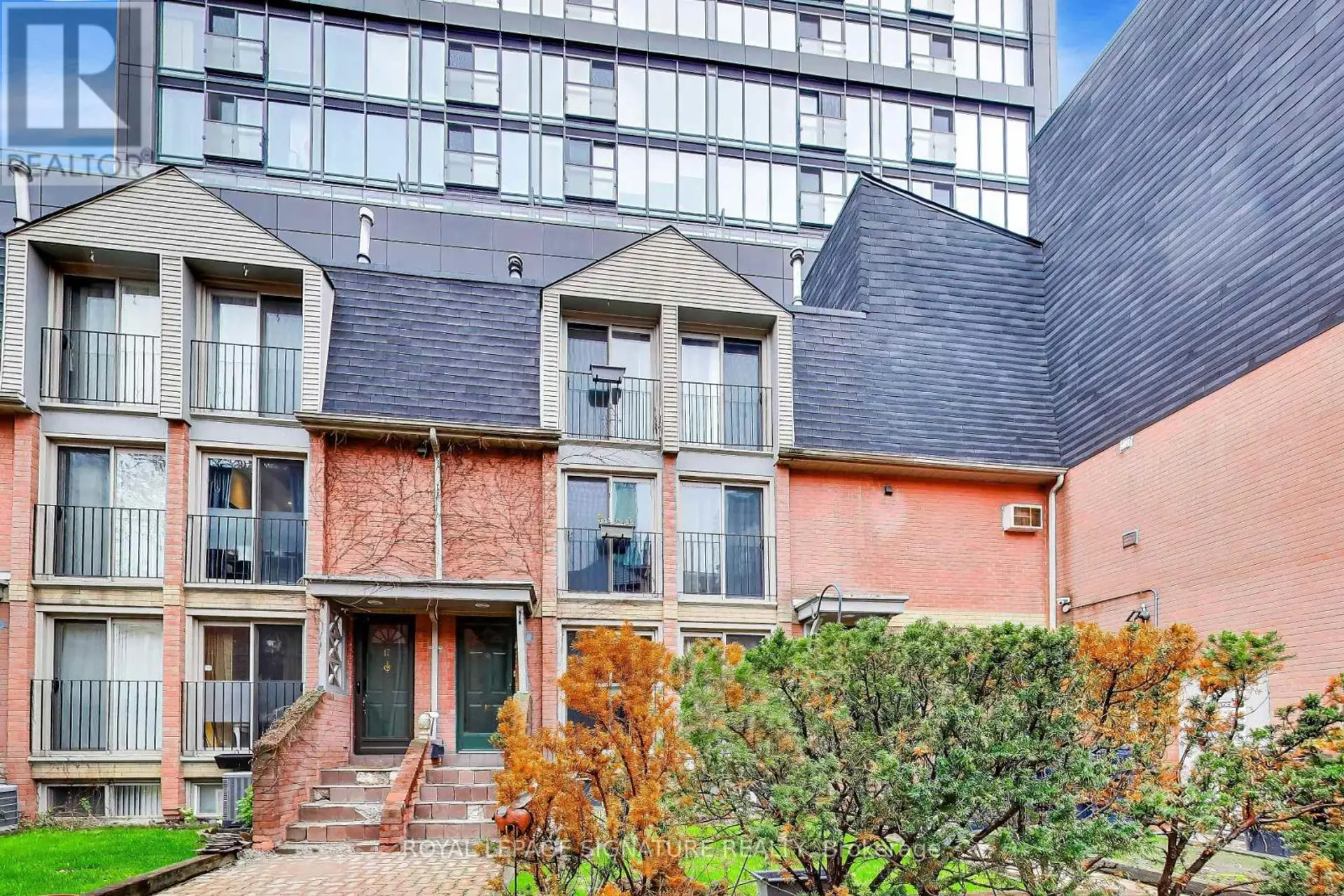 #18 325 JARVIS STREET - Image 1