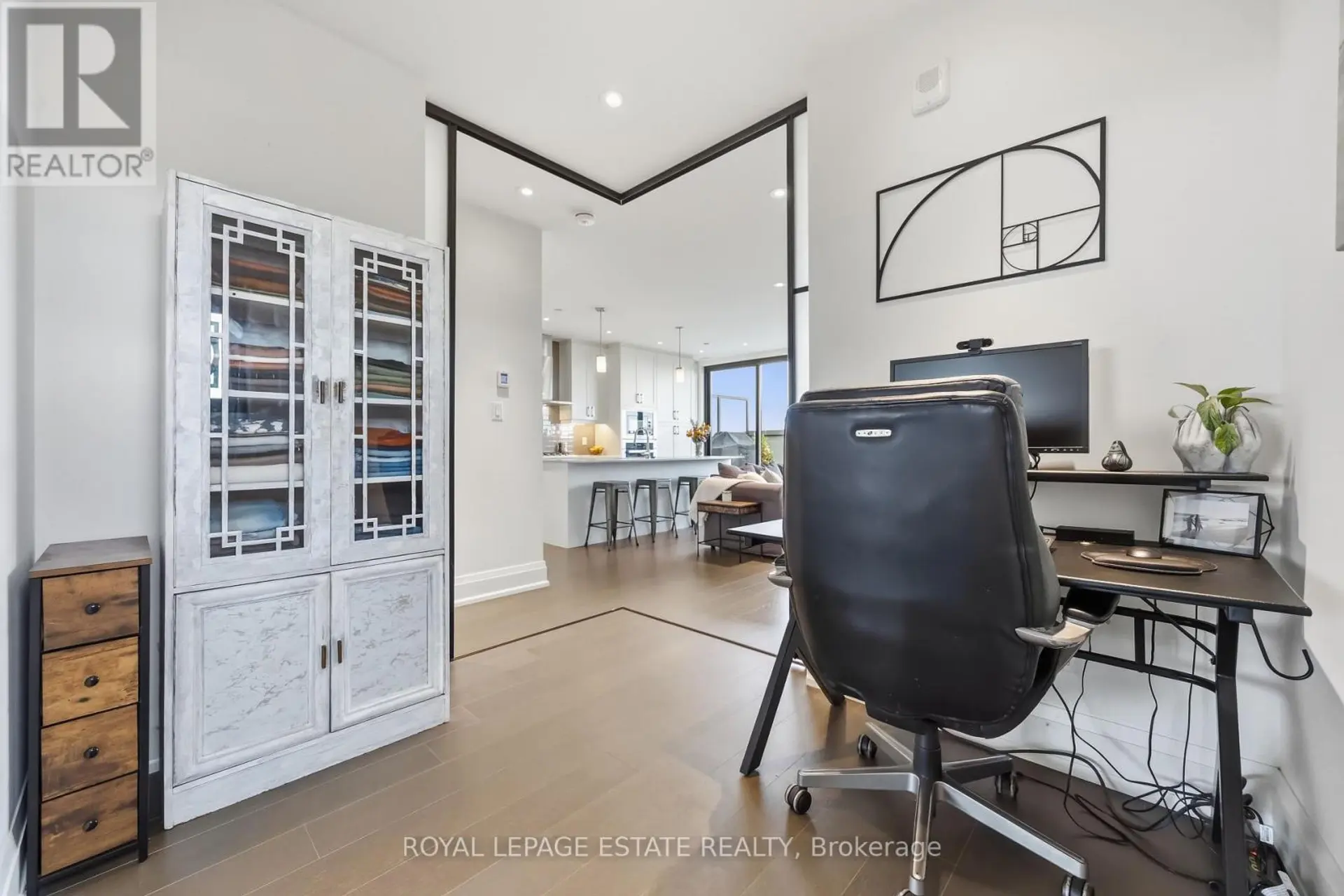 #511 365 BEECH AVENUE - Image 13