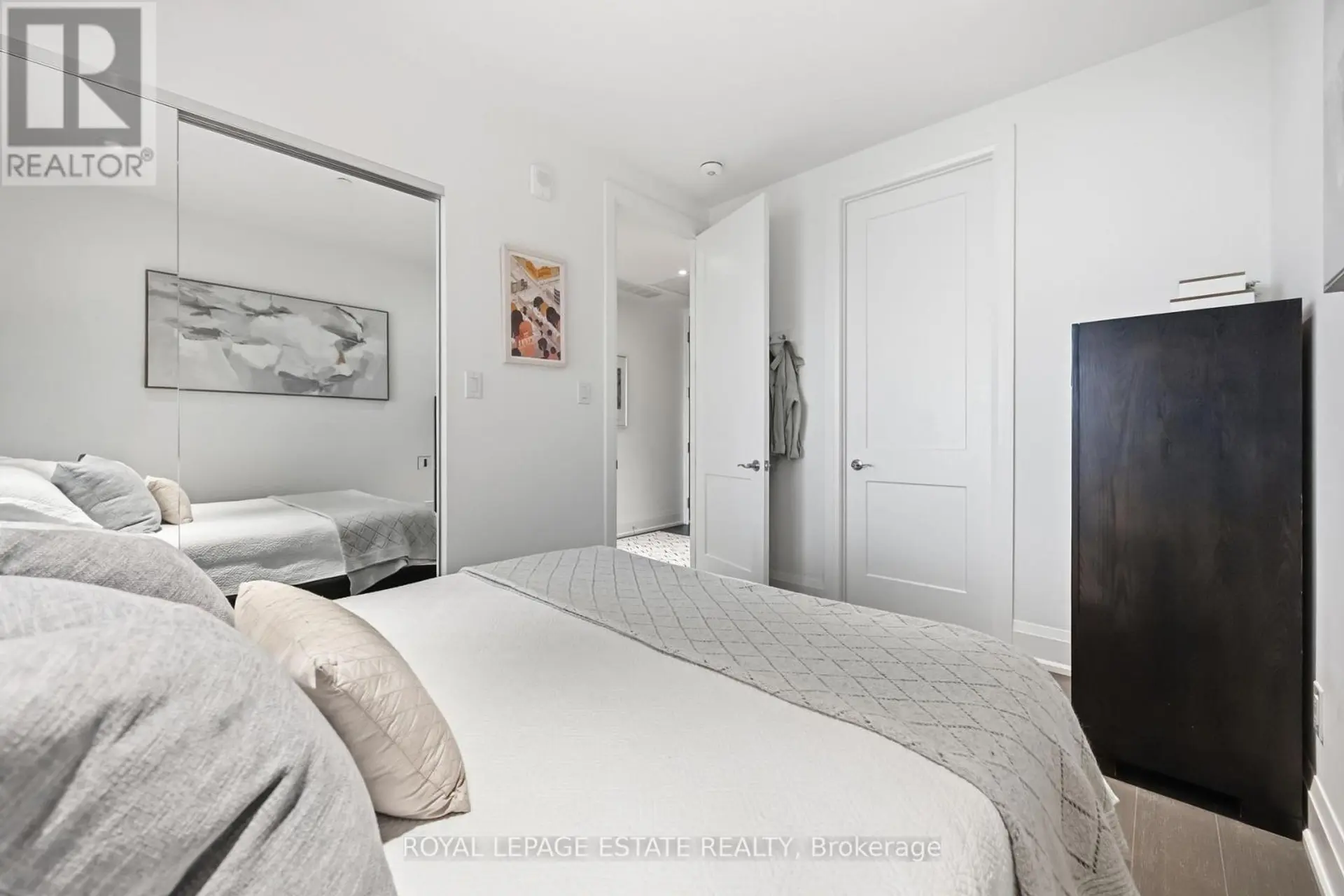 #511 365 BEECH AVENUE - Image 15