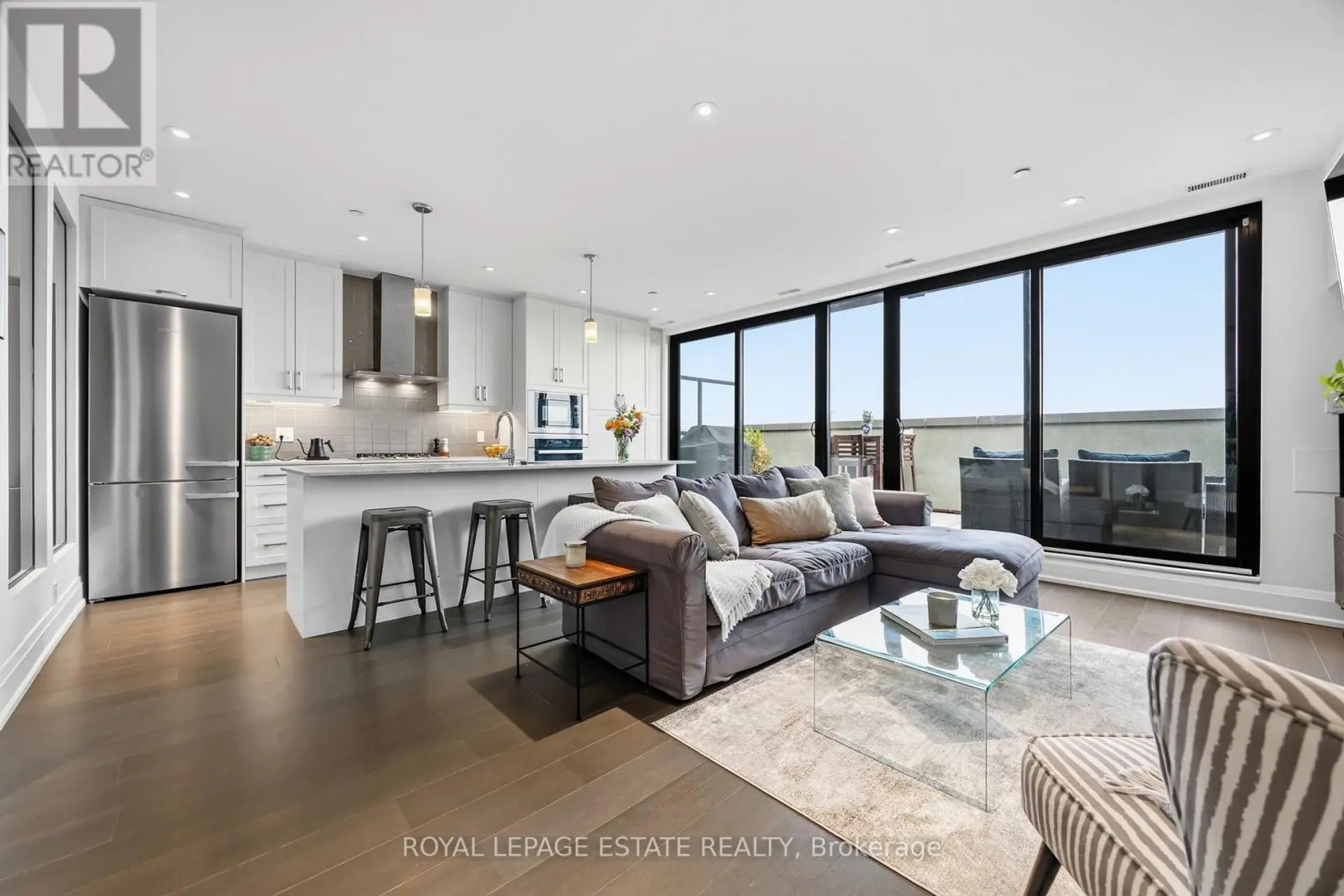#511 365 BEECH AVENUE - Image 2